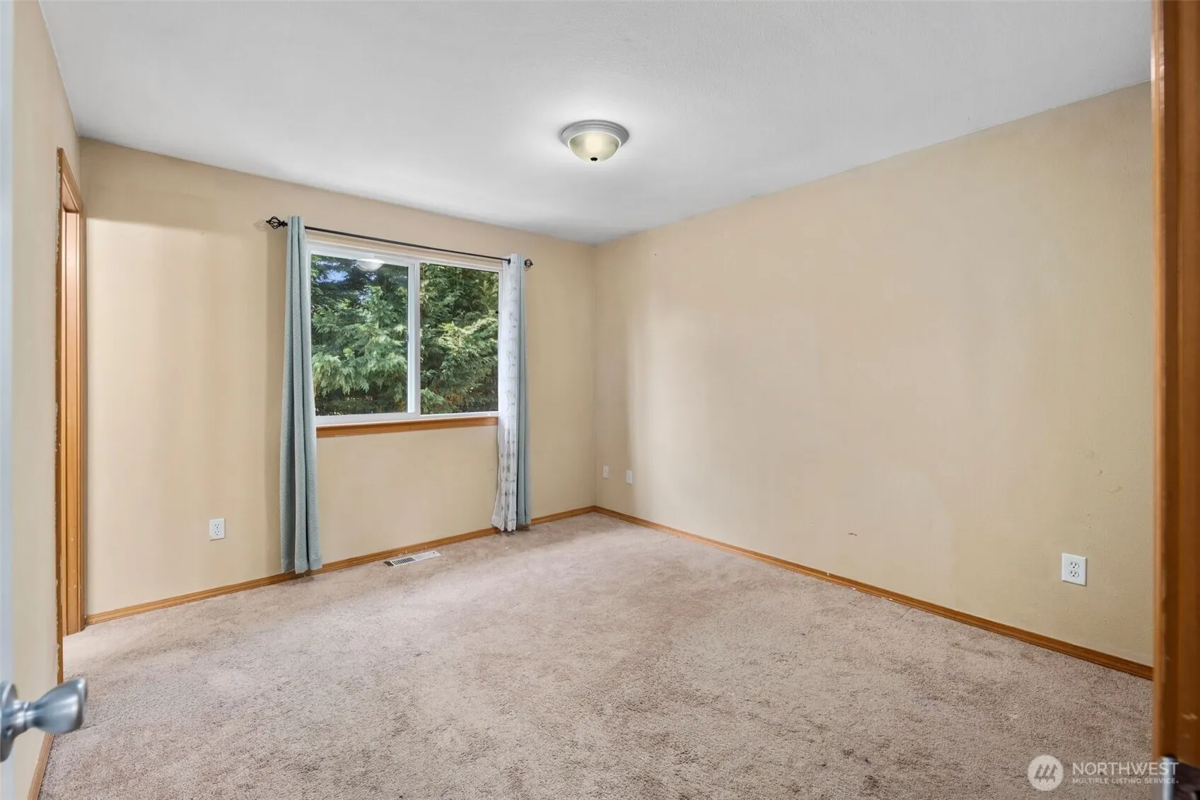 18920 21st Avenue West , Lynnwood, WA 98036