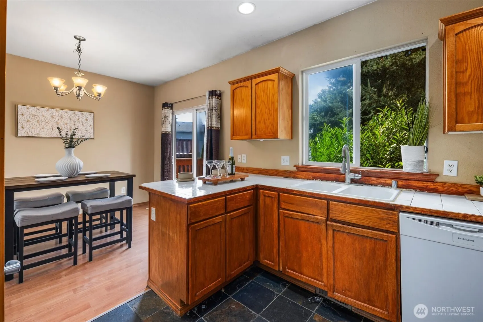 18920 21st Avenue West , Lynnwood, WA 98036