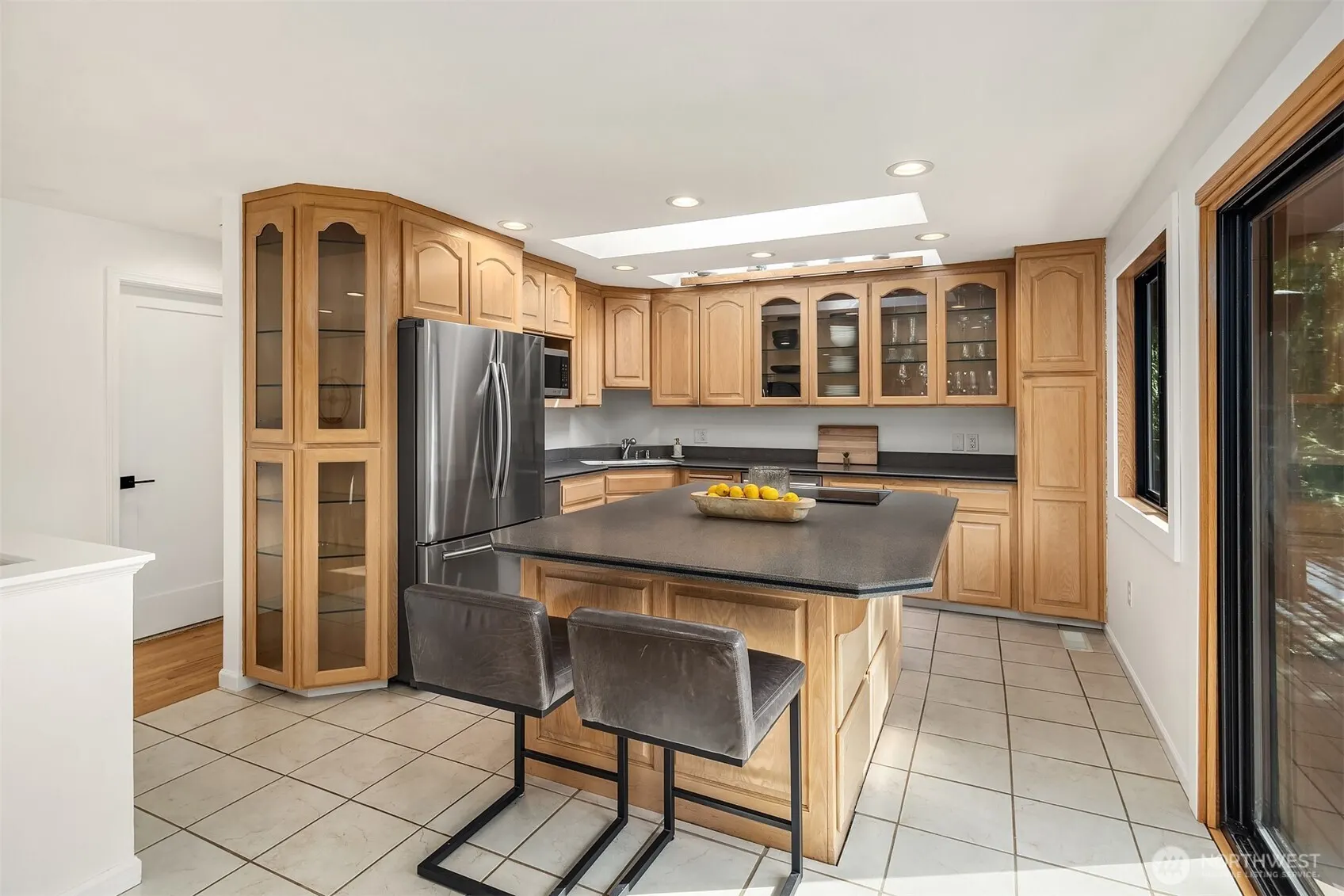 6701 277th Way SE , Issaquah, WA 98027