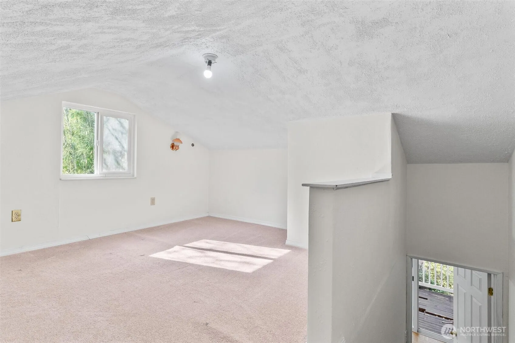 16576 NE 97th Place , Redmond, WA 98052-3166