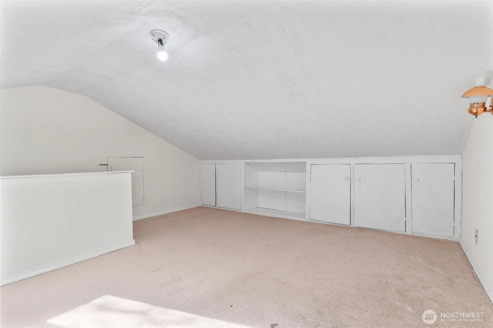 16576 NE 97th Place , Redmond, WA 98052-3166