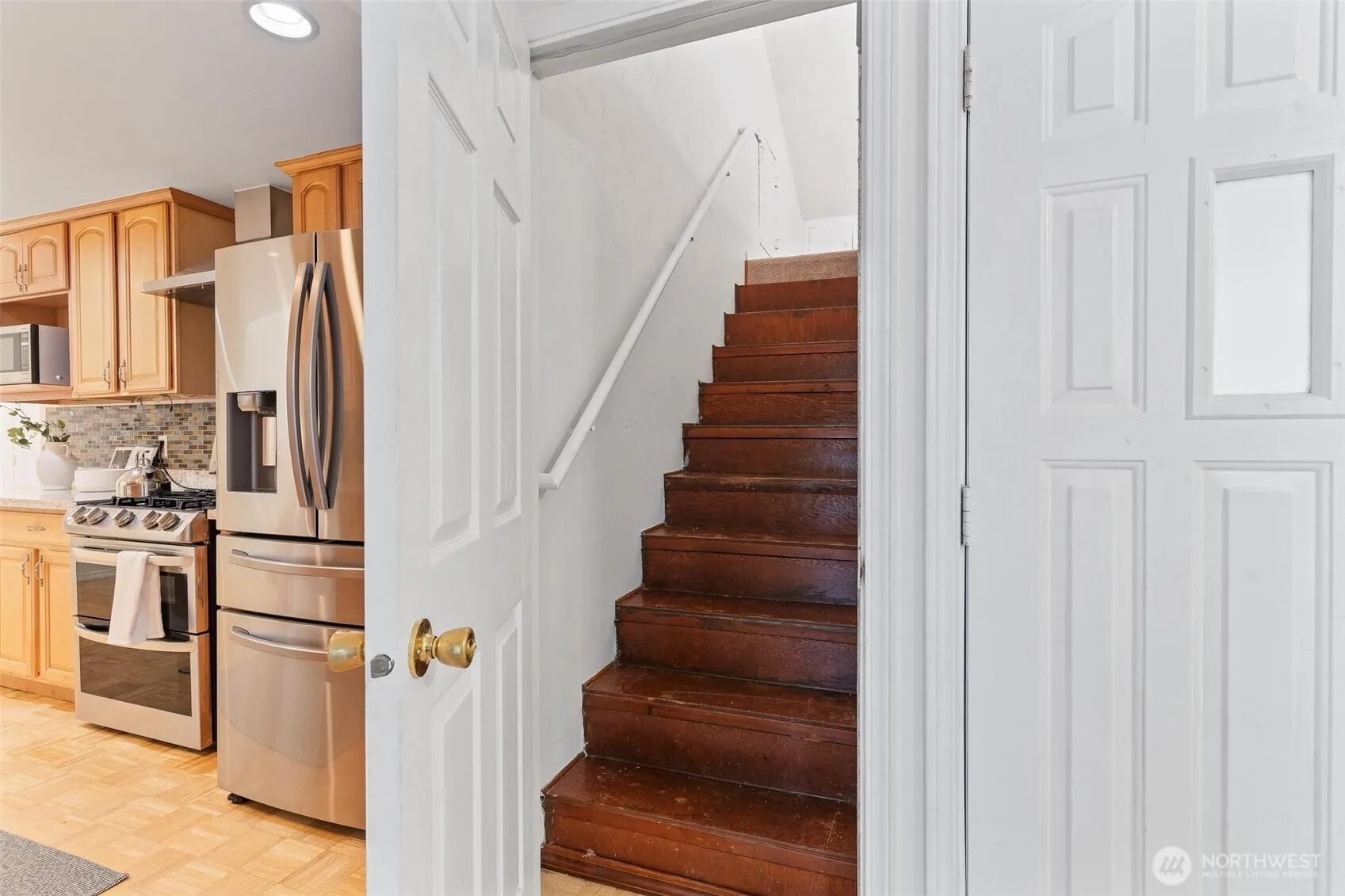 16576 NE 97th Place , Redmond, WA 98052-3166