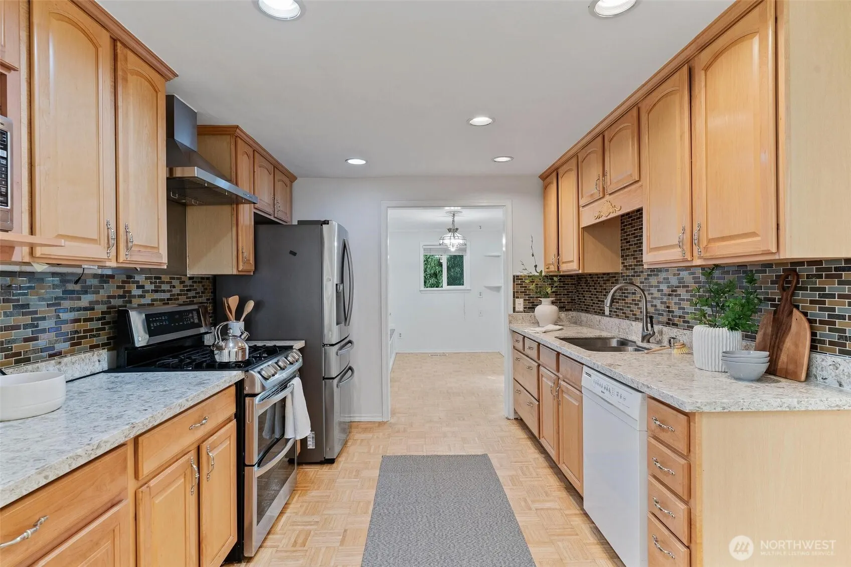 16576 NE 97th Place , Redmond, WA 98052-3166