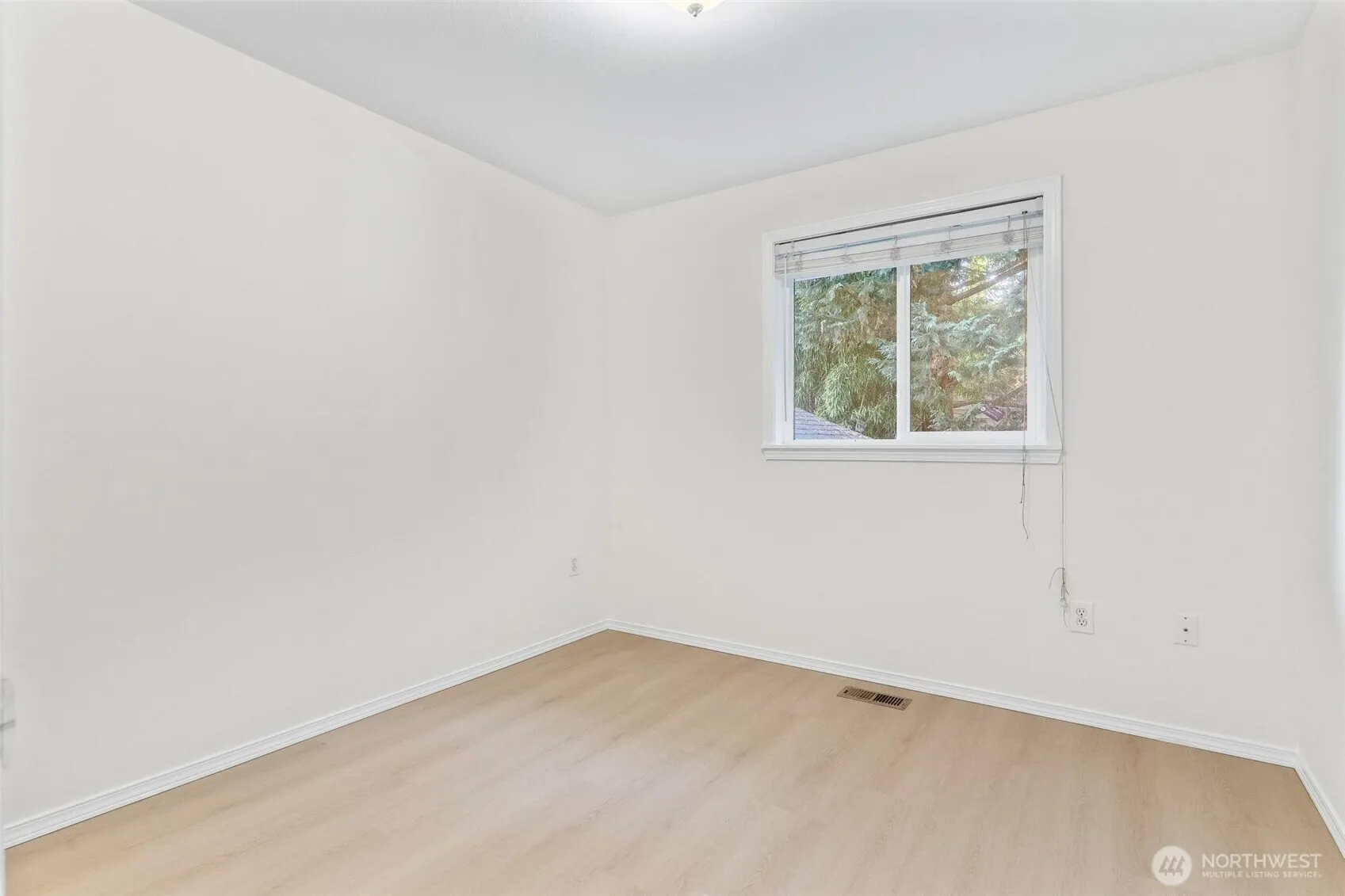 16576 NE 97th Place , Redmond, WA 98052-3166