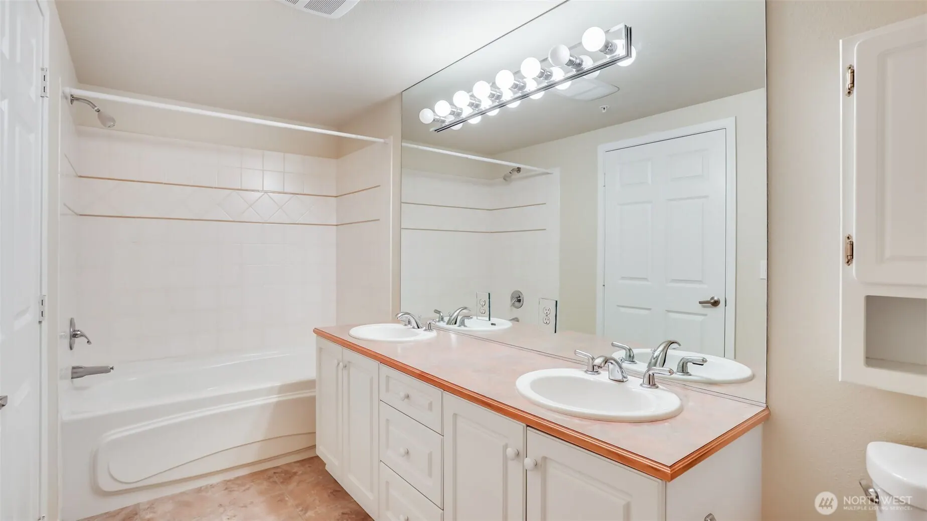425 S 46th Place #E, Renton, WA 98055