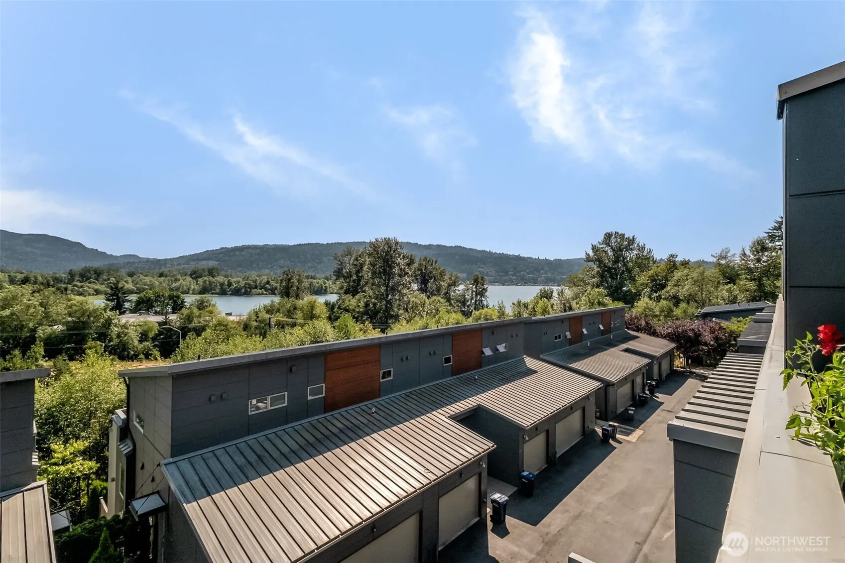 4261 213 Place SE #43, Issaquah, WA 98029-9700