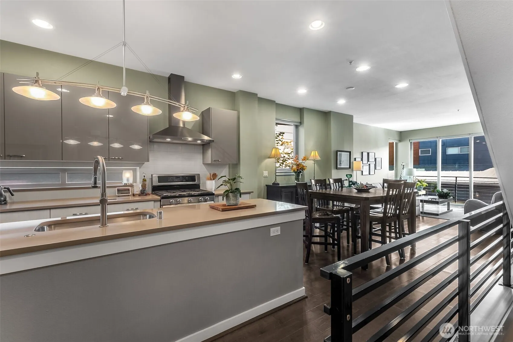 4261 213 Place SE #43, Issaquah, WA 98029-9700