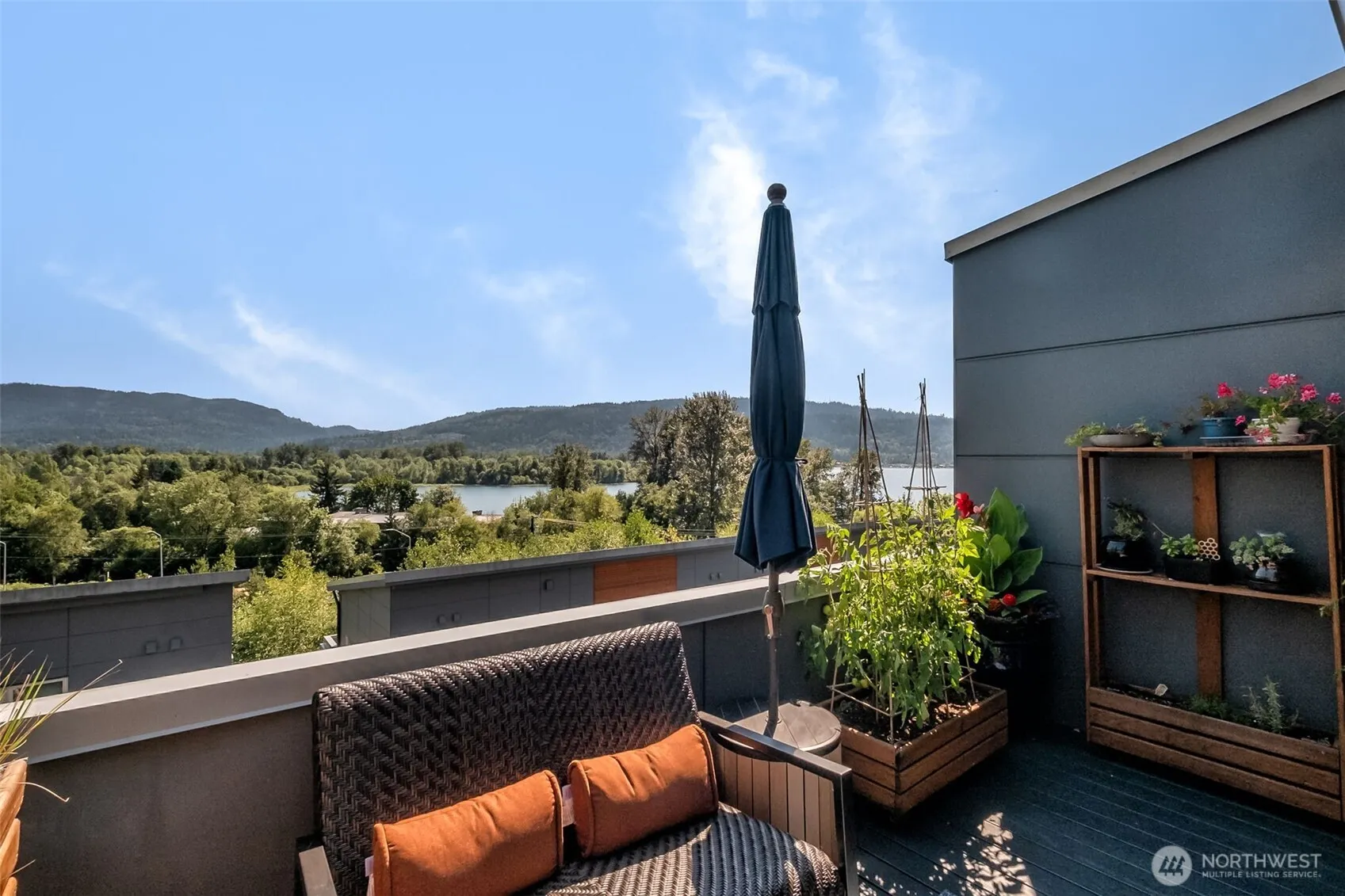 4261 213 Place SE #43, Issaquah, WA 98029-9700