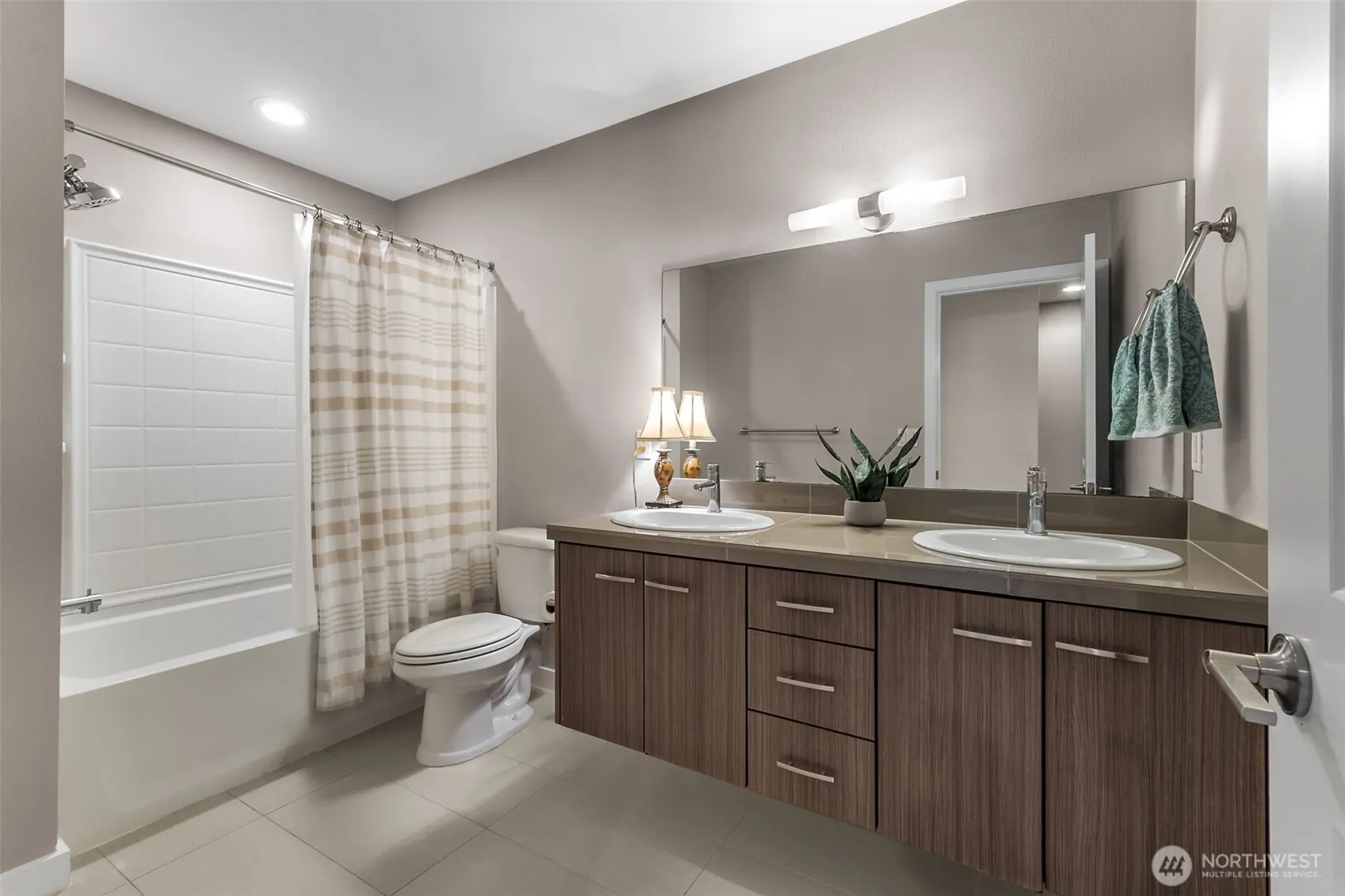 4261 213 Place SE #43, Issaquah, WA 98029-9700