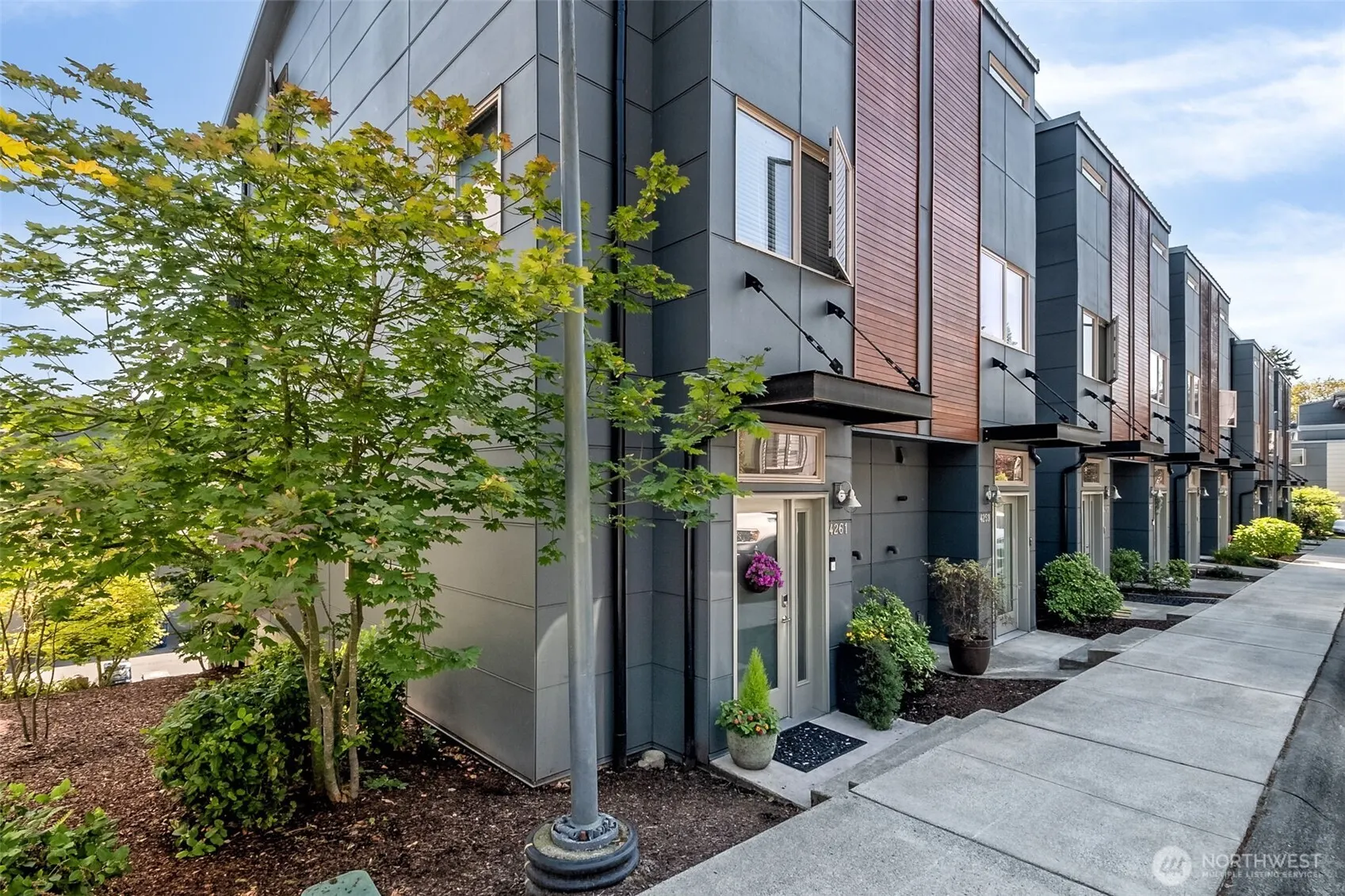 4261 213 Place SE #43, Issaquah, WA 98029-9700