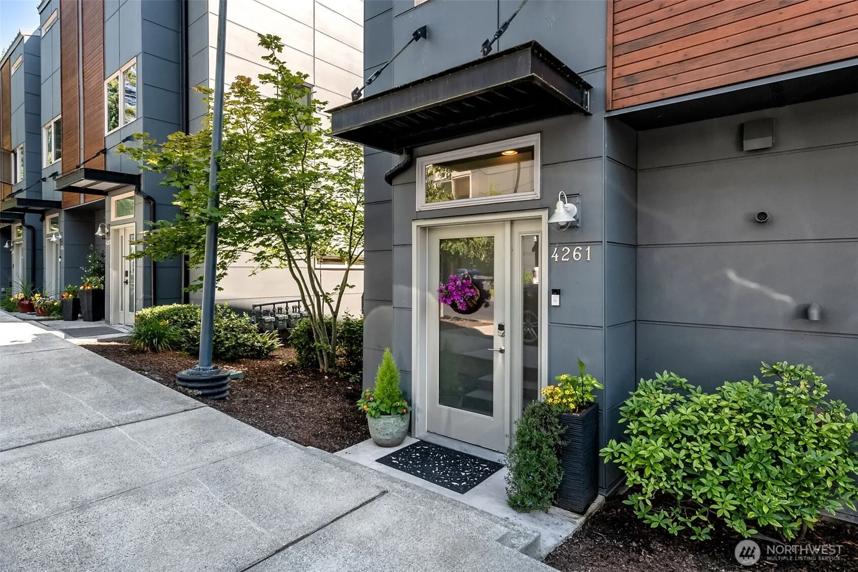 4261 213 Place SE #43, Issaquah, WA 98029-9700