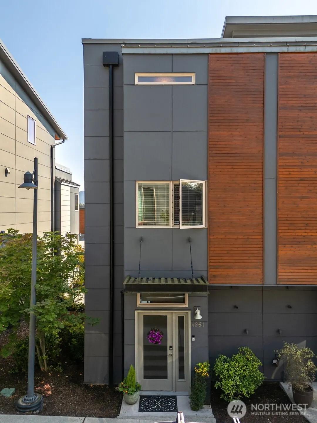 4261 213 Place SE #43, Issaquah, WA 98029-9700