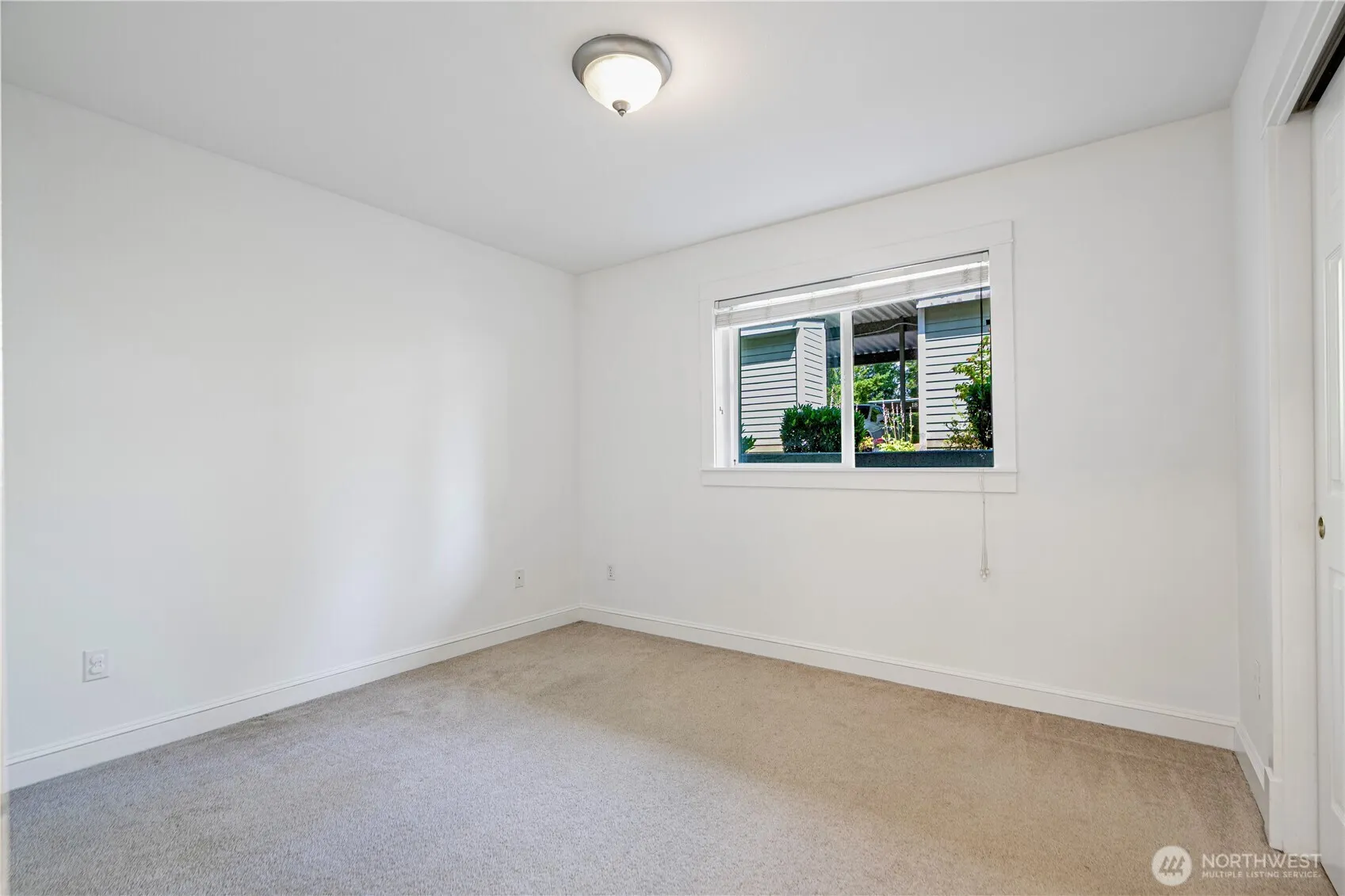12323 NE 97th St #E, Kirkland, WA 98033