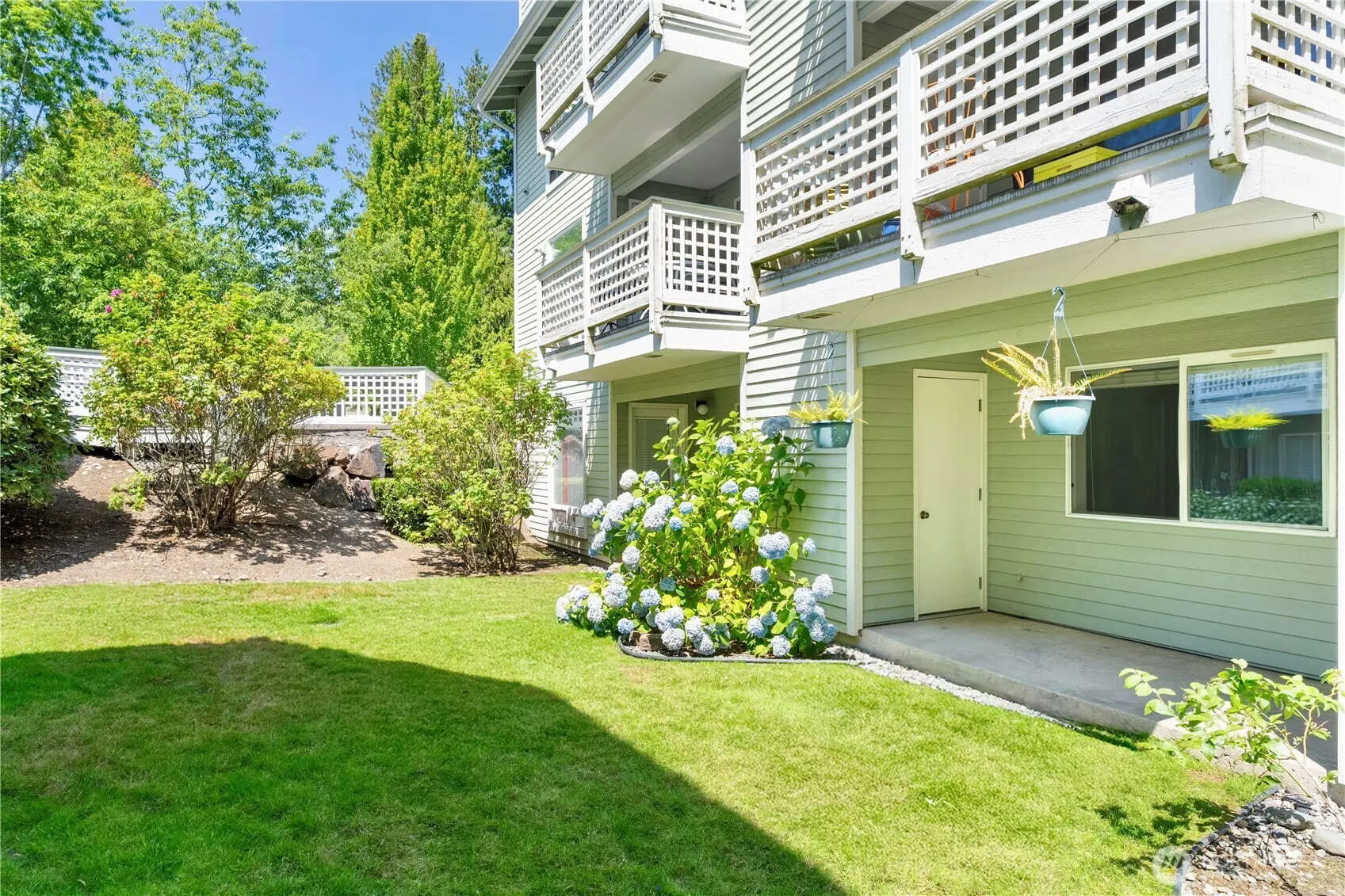 12323 NE 97th St #E, Kirkland, WA 98033