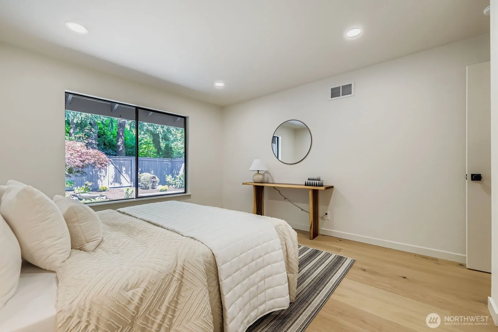 14208 NE 2nd Place , Bellevue, WA 98007