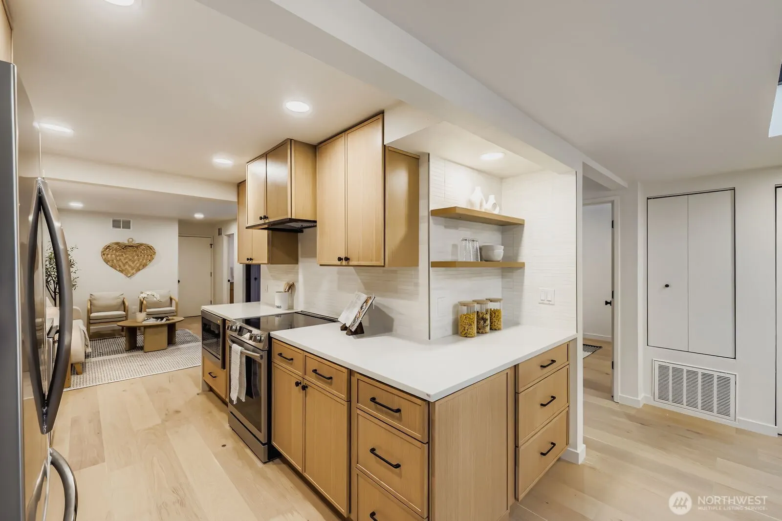 14208 NE 2nd Place , Bellevue, WA 98007