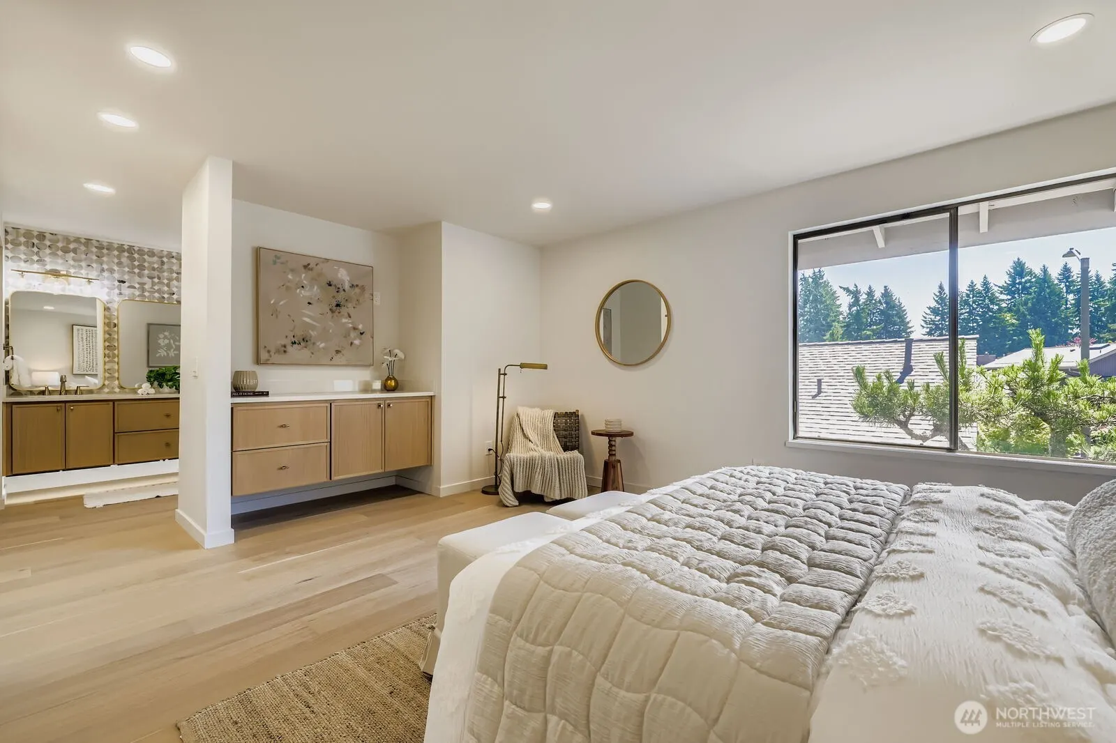14208 NE 2nd Place , Bellevue, WA 98007