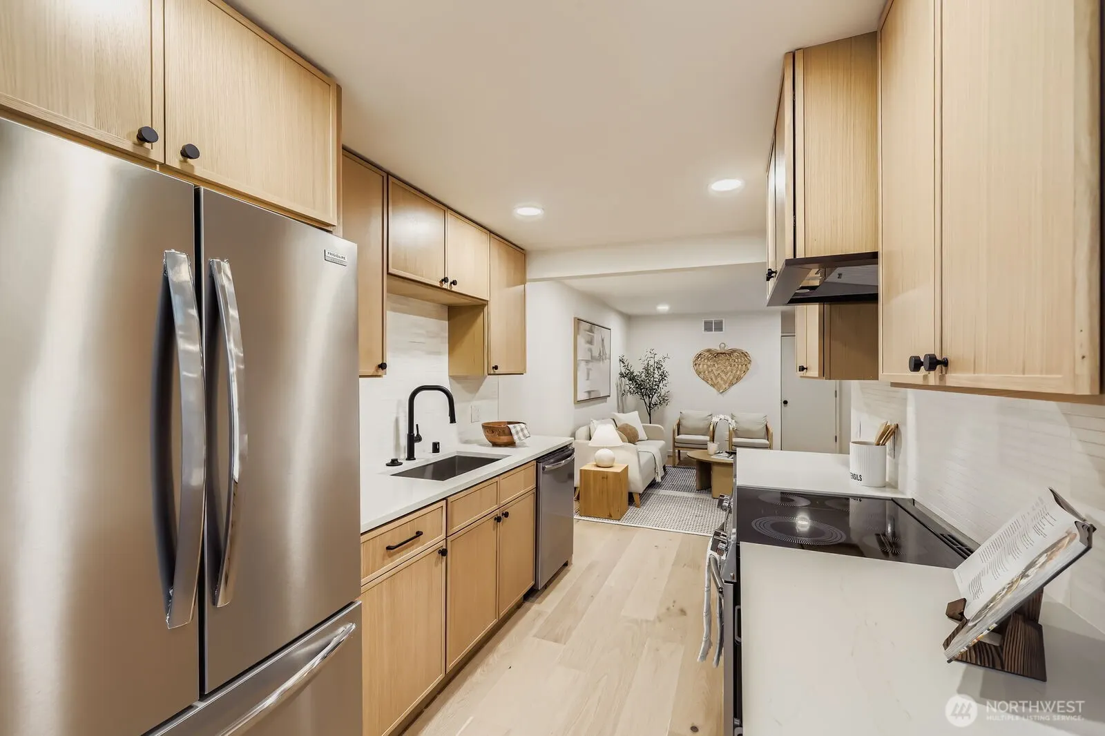 14208 NE 2nd Place , Bellevue, WA 98007