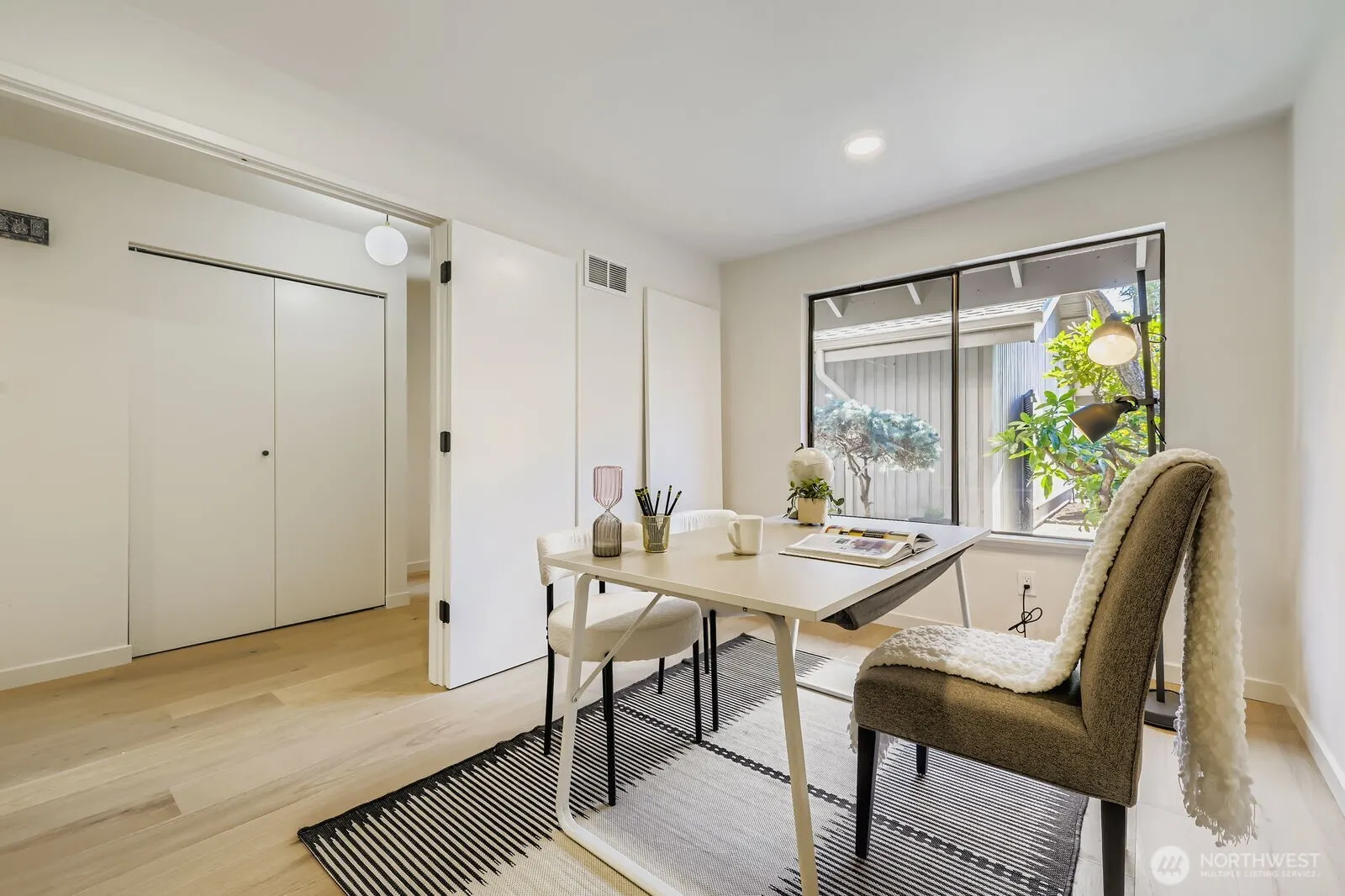 14208 NE 2nd Place , Bellevue, WA 98007