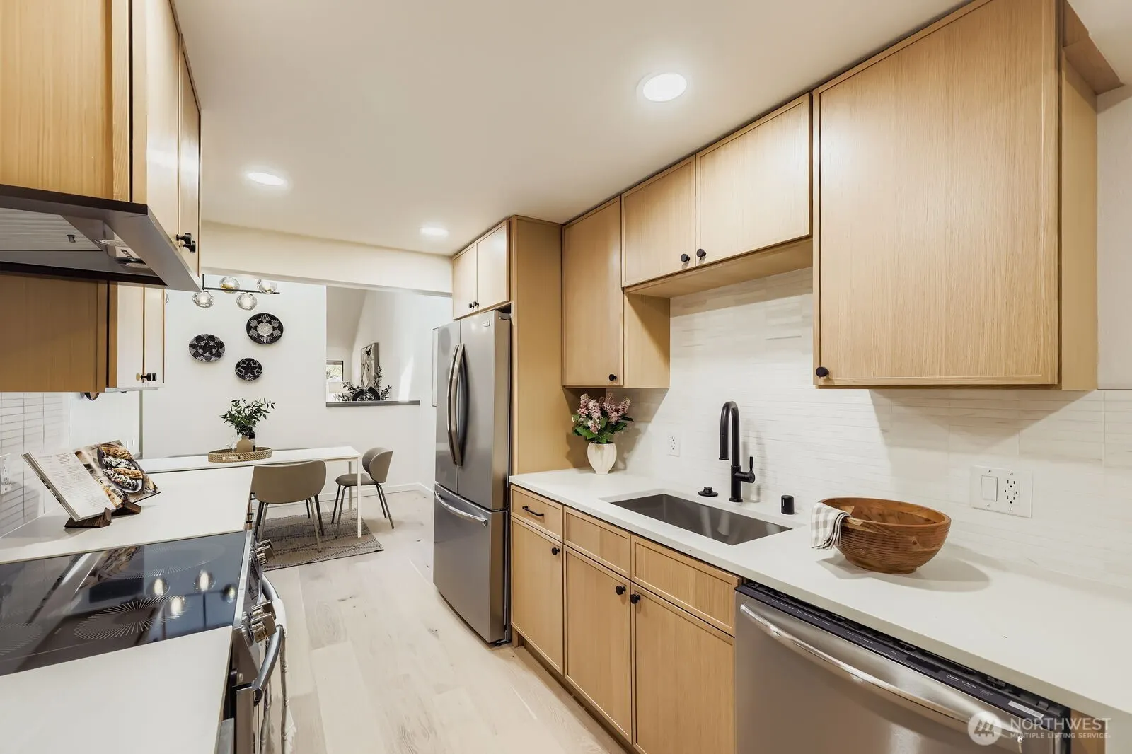 14208 NE 2nd Place , Bellevue, WA 98007