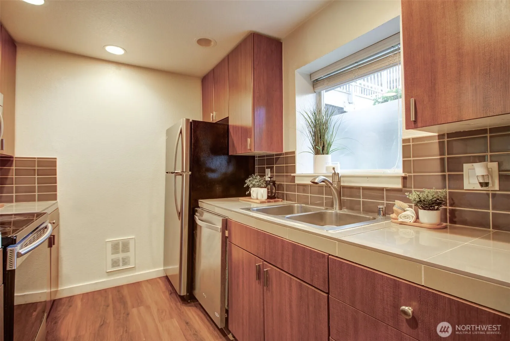 16101 Bothell Everett Hwy #D103, Mill Creek, WA 98012