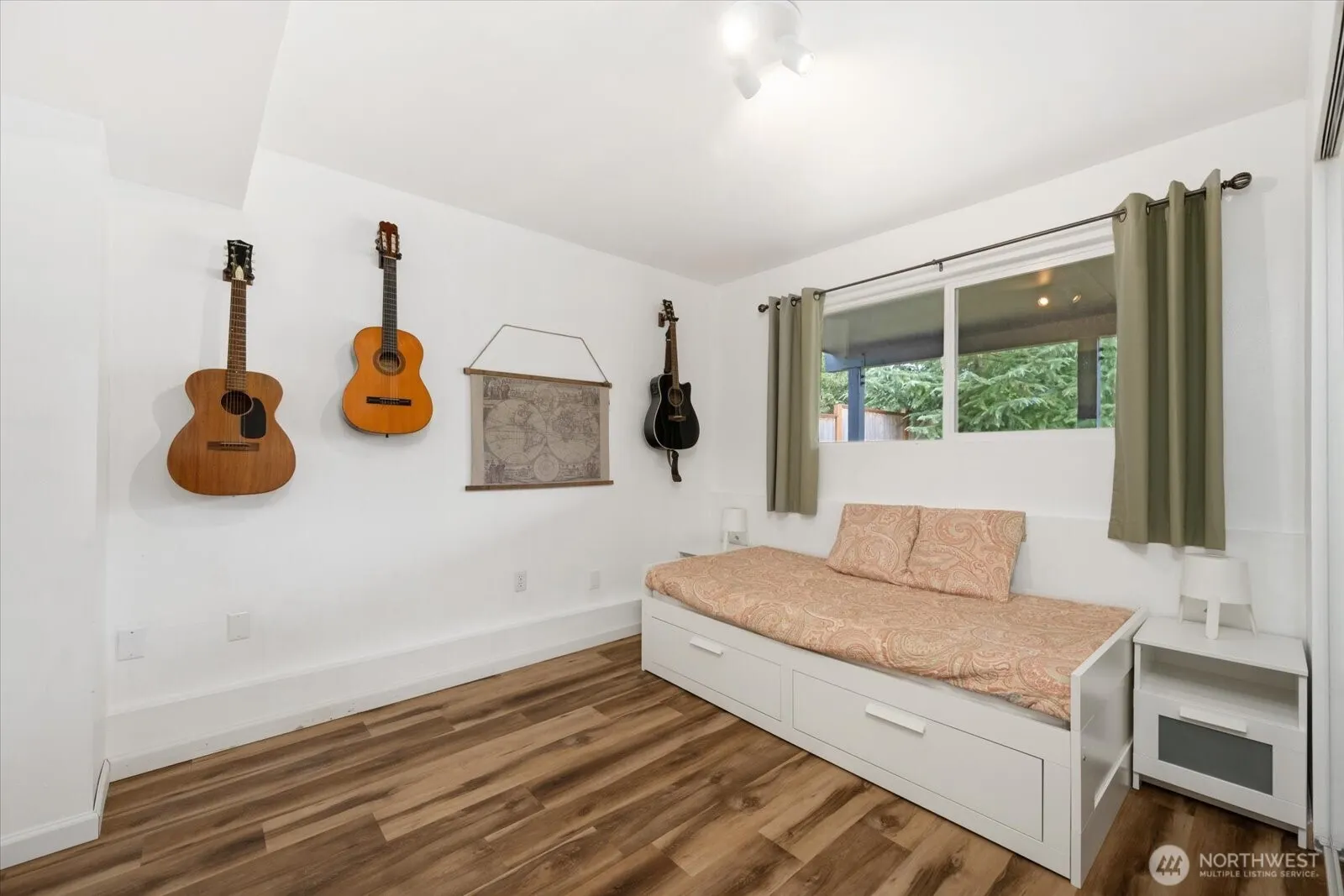 9008 NE 138 Place , Kirkland, WA 98034