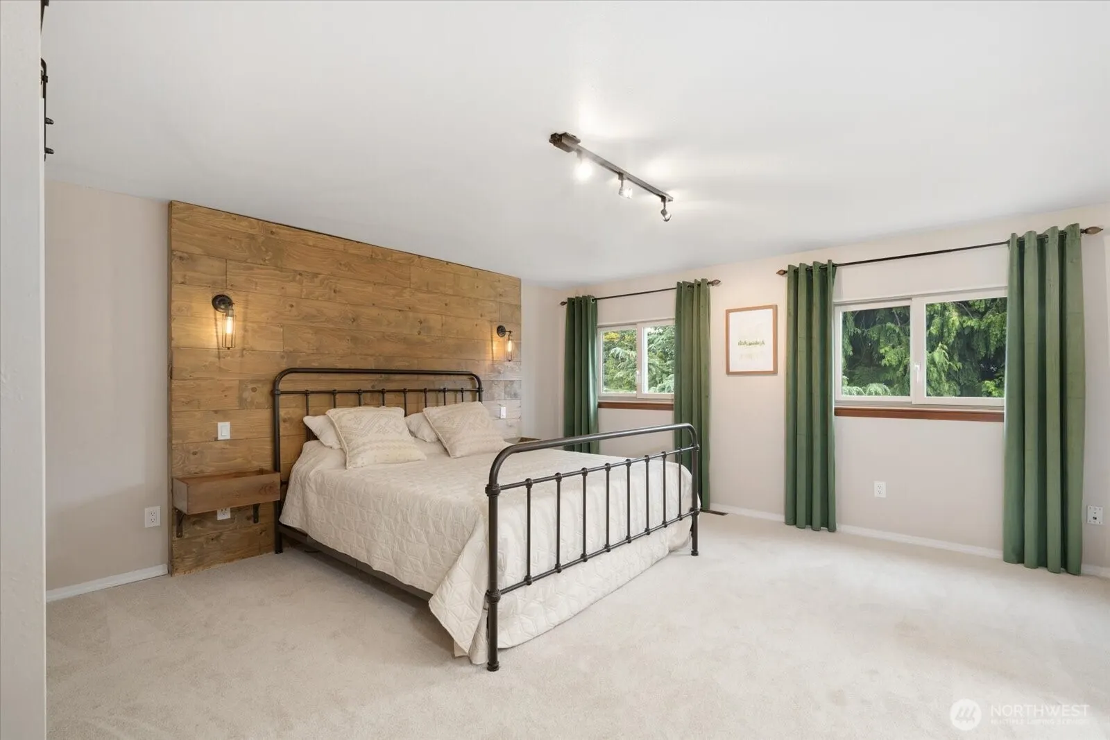 9008 NE 138 Place , Kirkland, WA 98034