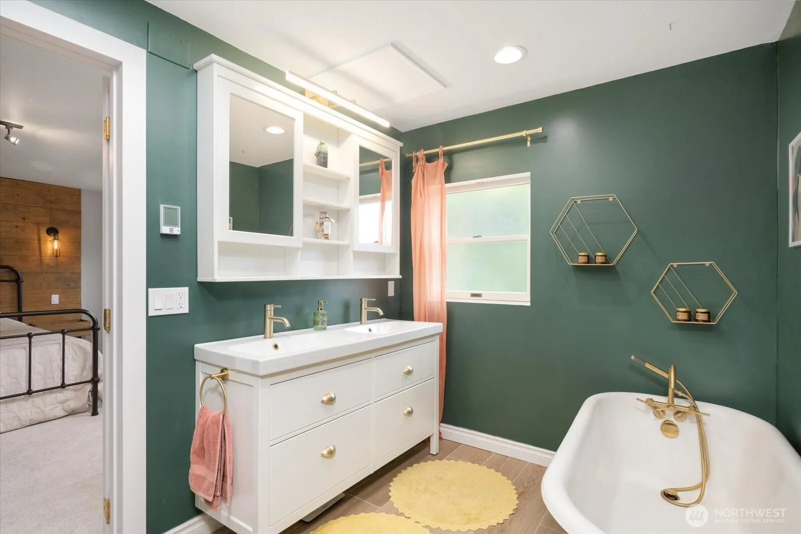 9008 NE 138 Place , Kirkland, WA 98034
