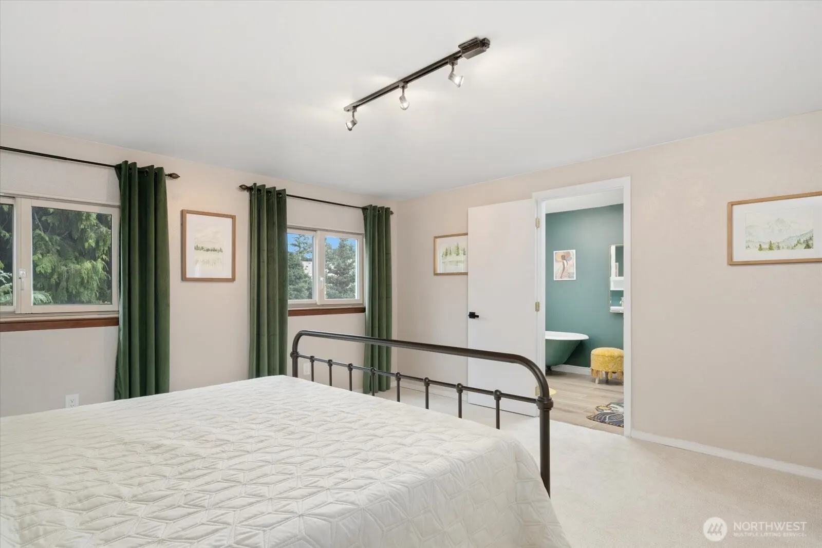 9008 NE 138 Place , Kirkland, WA 98034