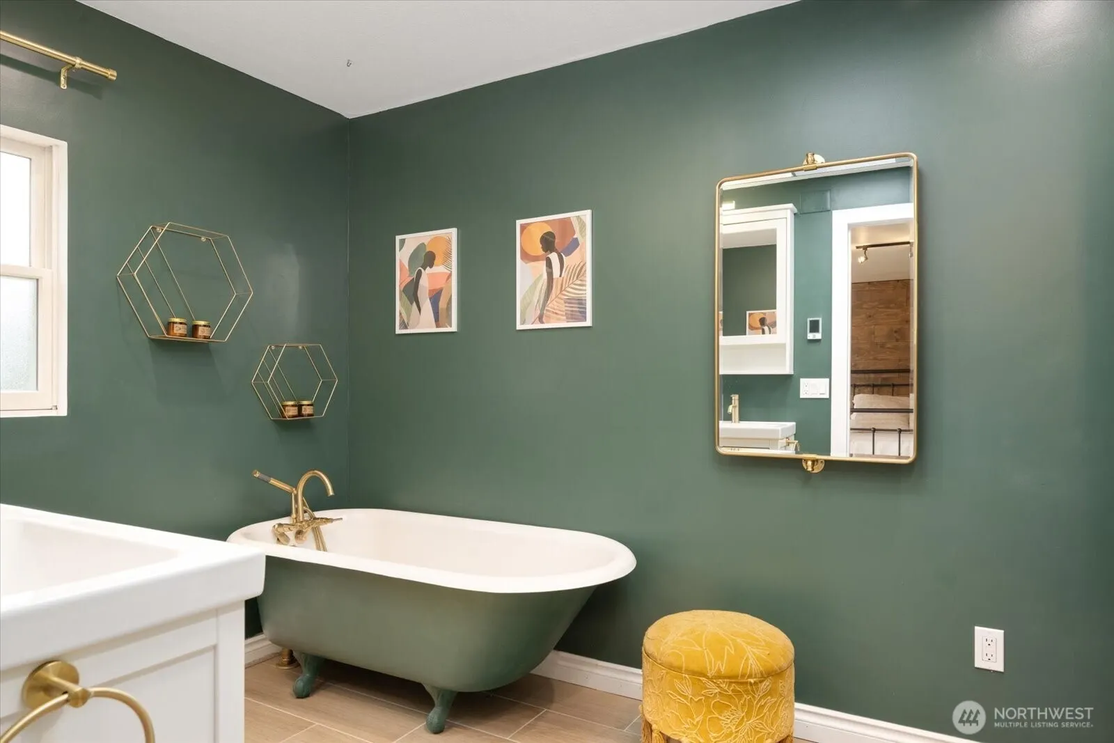 9008 NE 138 Place , Kirkland, WA 98034