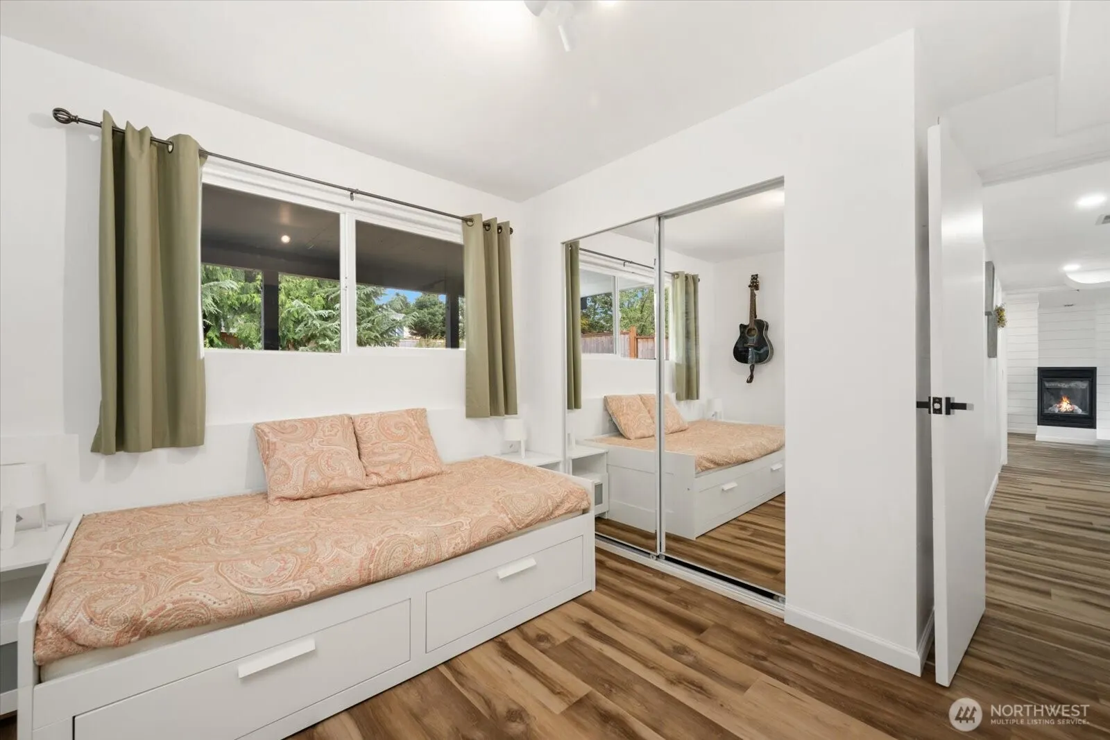9008 NE 138 Place , Kirkland, WA 98034