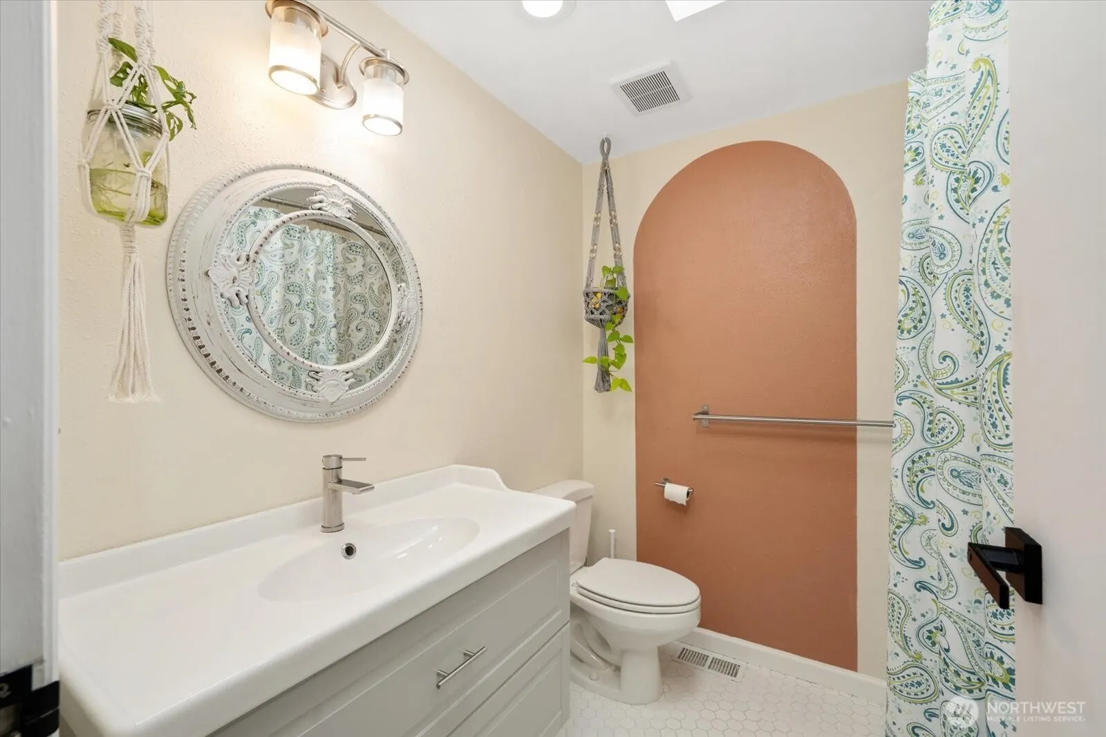 9008 NE 138 Place , Kirkland, WA 98034