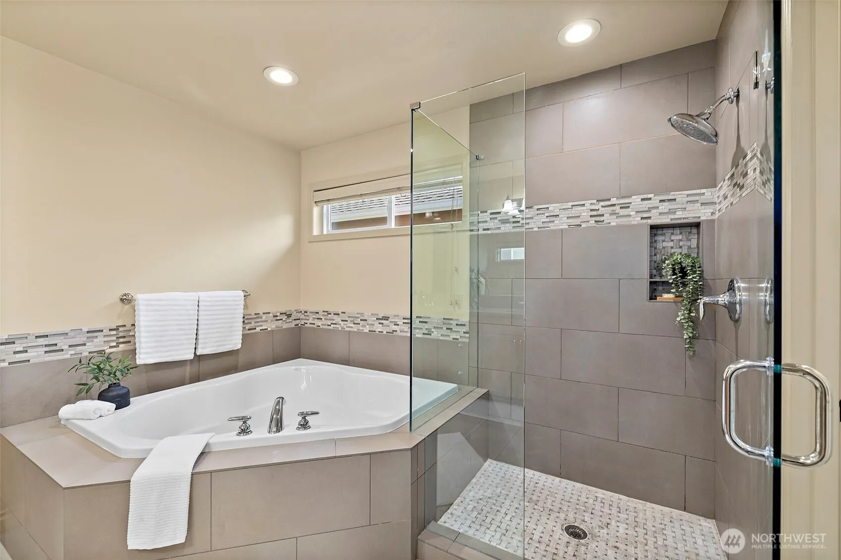 9351 222nd Ave NE, Redmond, WA 98053