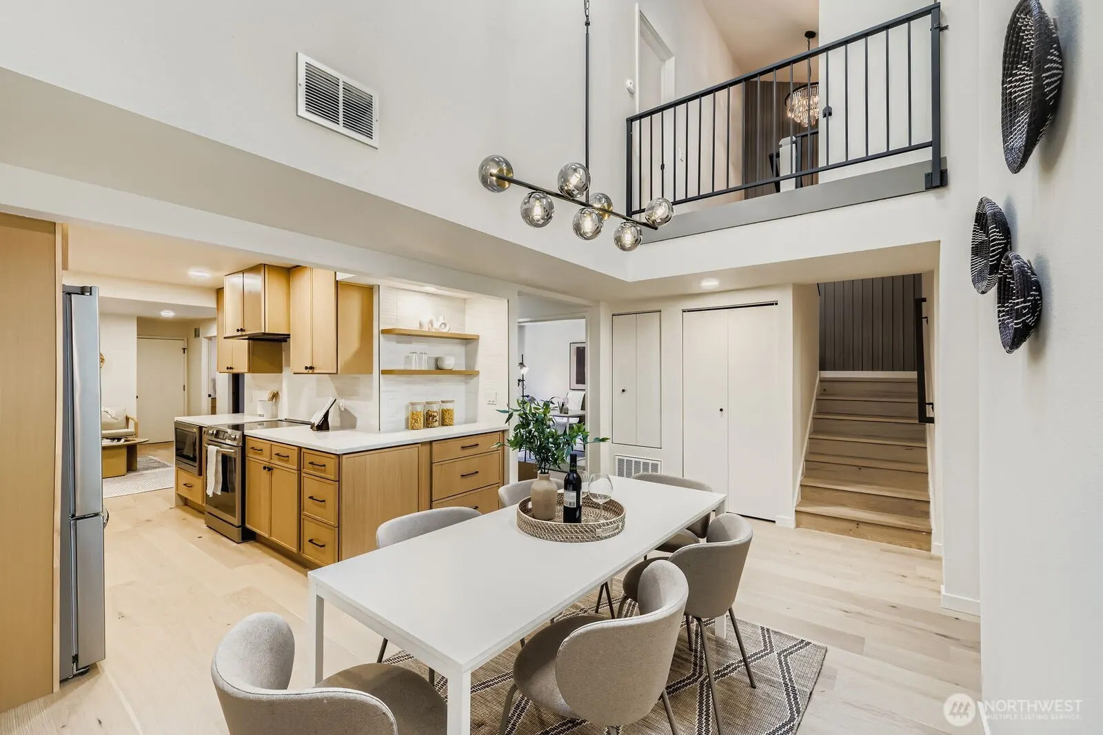 14208 NE 2nd Place , Bellevue, WA 98007