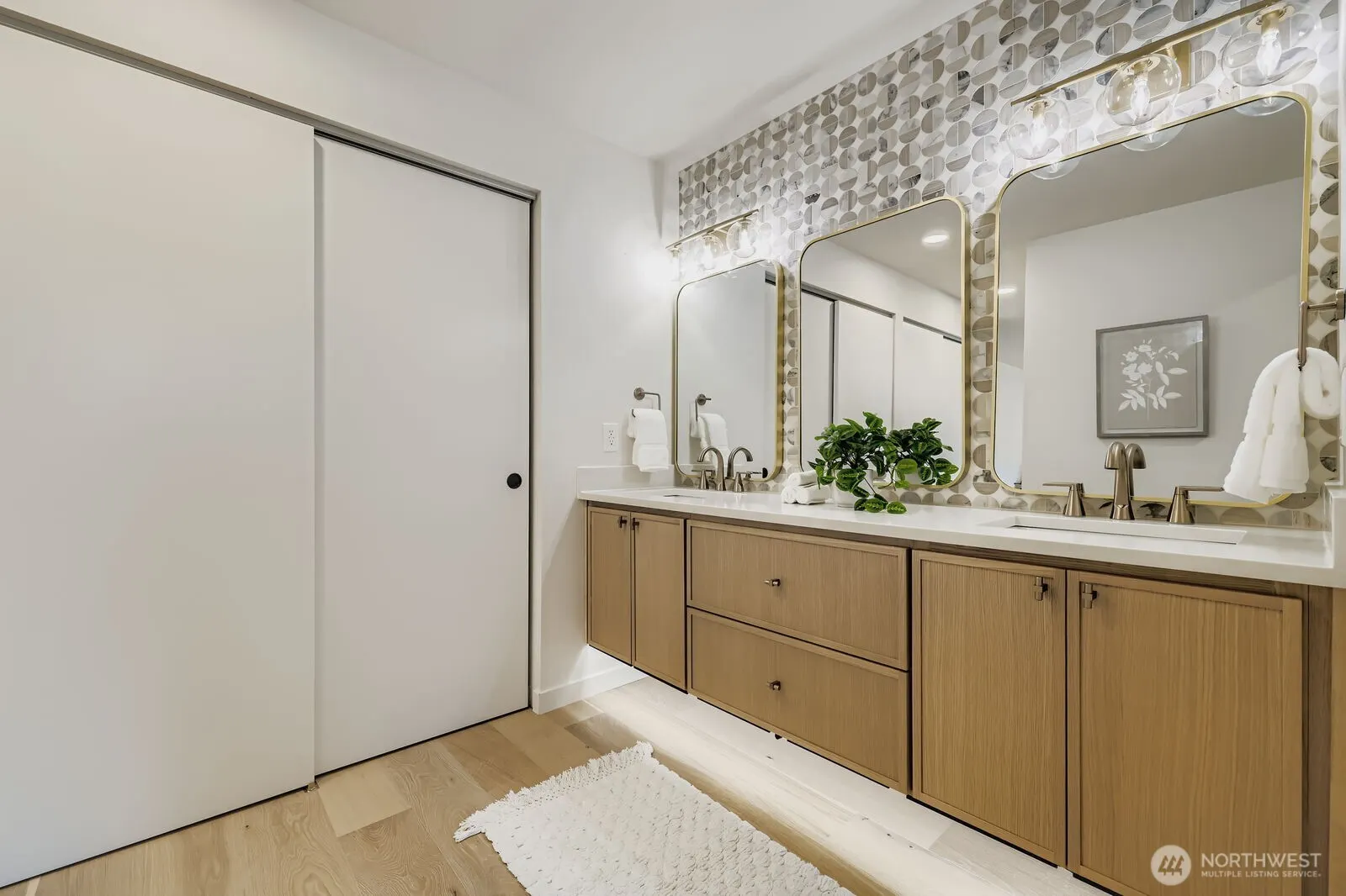 14208 NE 2nd Place , Bellevue, WA 98007