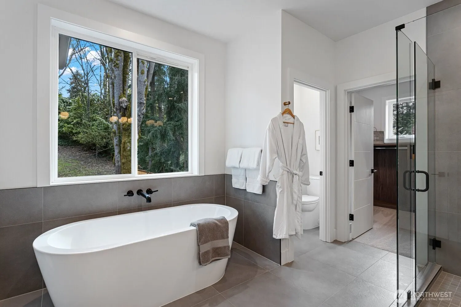 14 158th Place NE, Bellevue, WA 98008