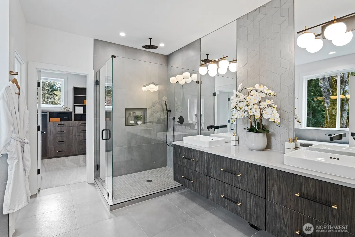 14 158th Place NE, Bellevue, WA 98008