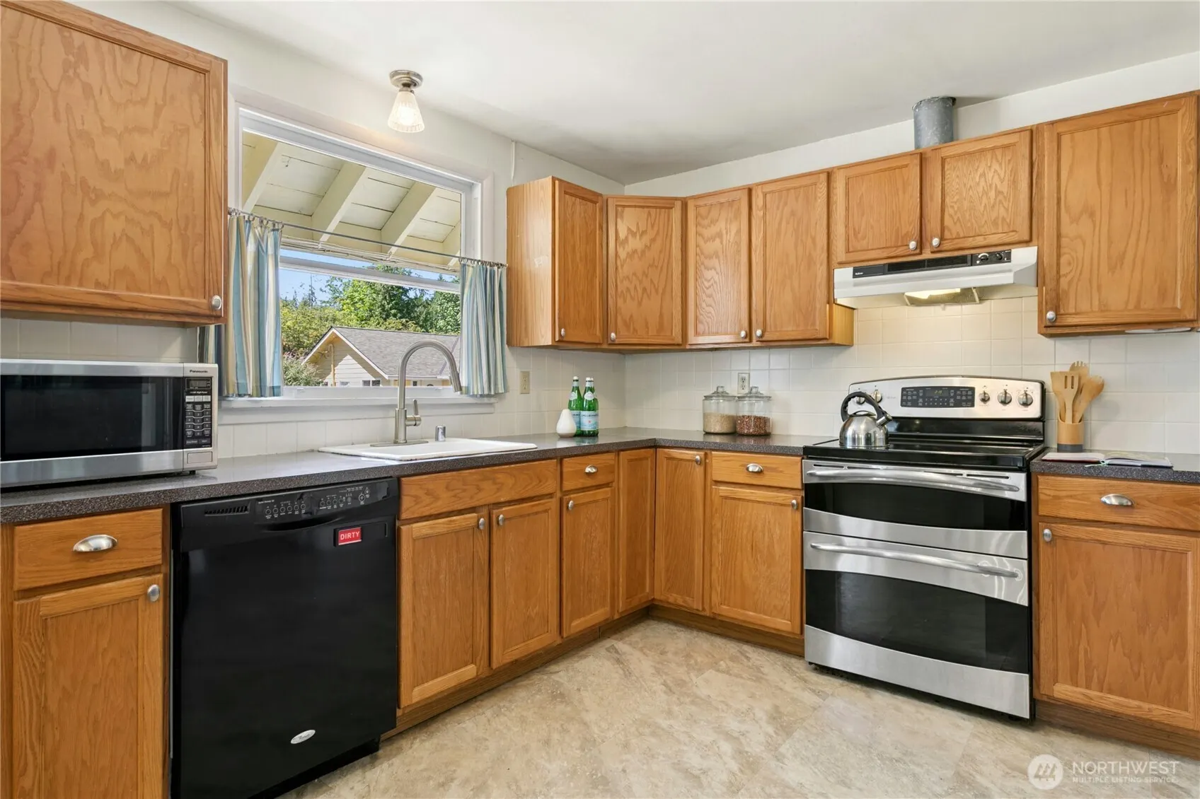 21614 SE May Valley Rd , Issaquah, WA 98027