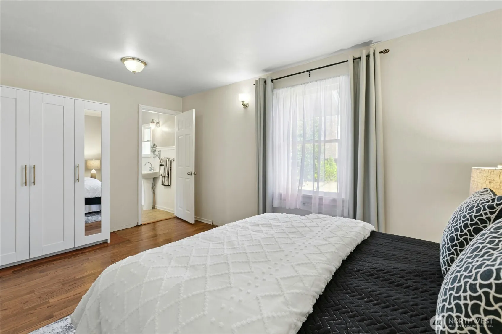 21614 SE May Valley Rd , Issaquah, WA 98027