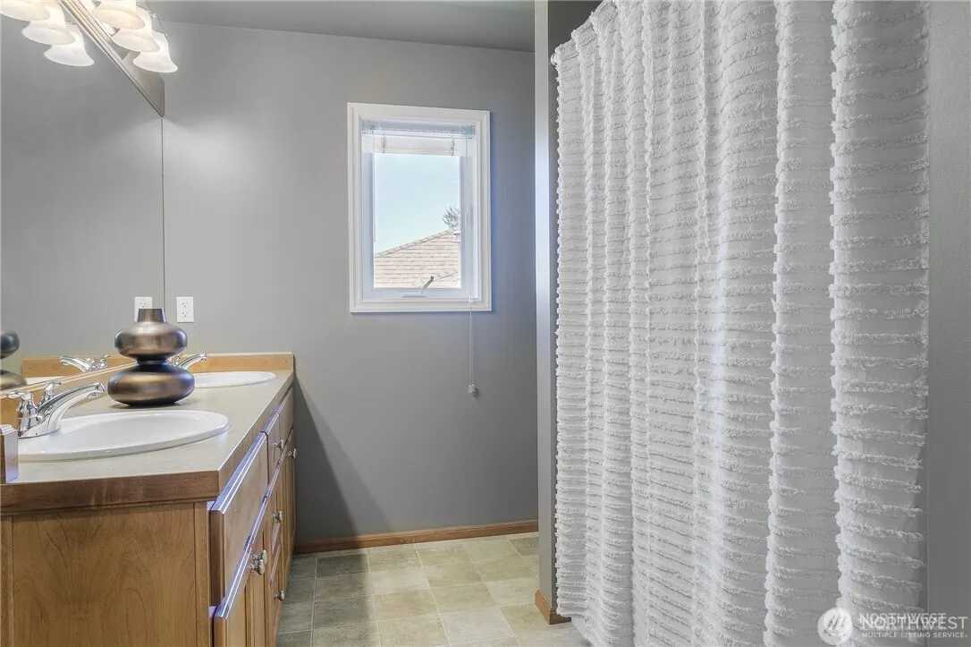 818 S 36th Place , Renton, WA 98055
