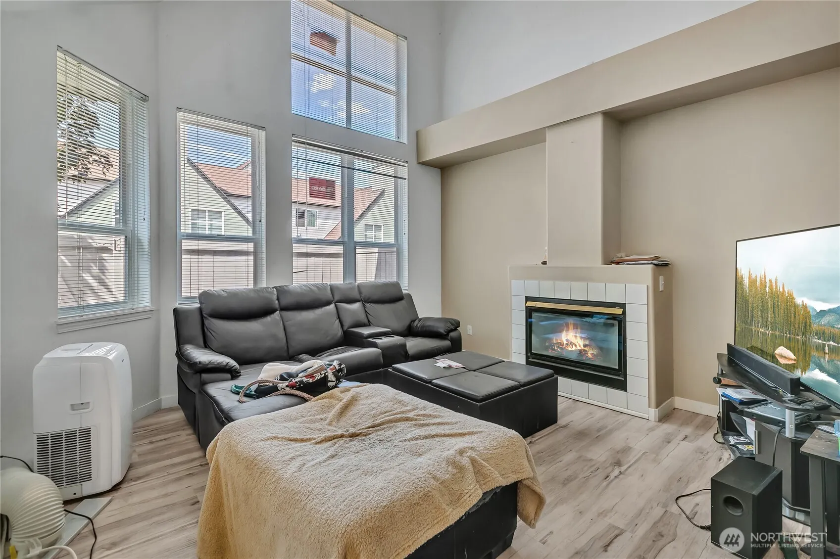 6706 S 239th Place #E103, Kent, WA 98032