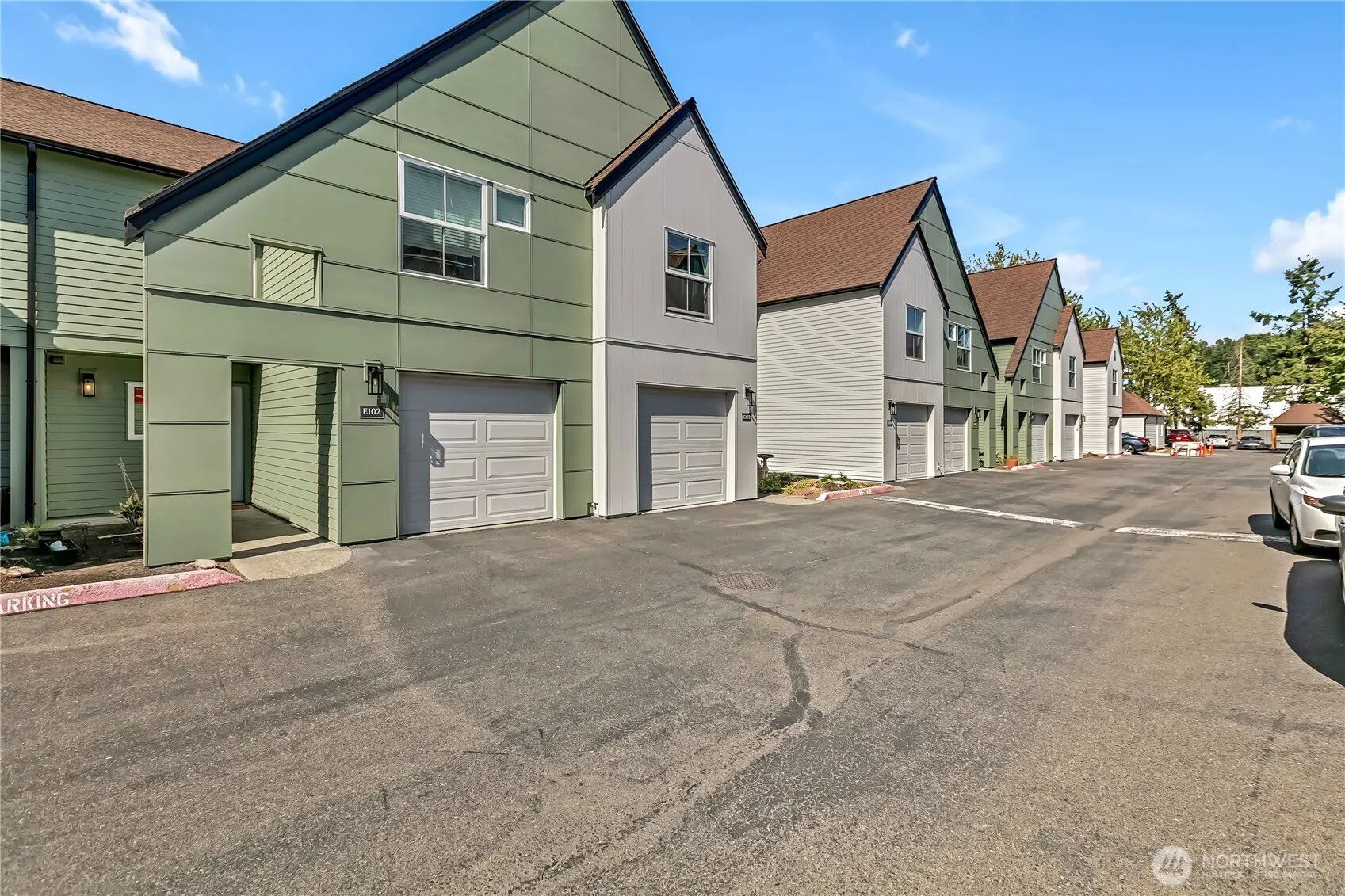 6706 S 239th Place #E103, Kent, WA 98032