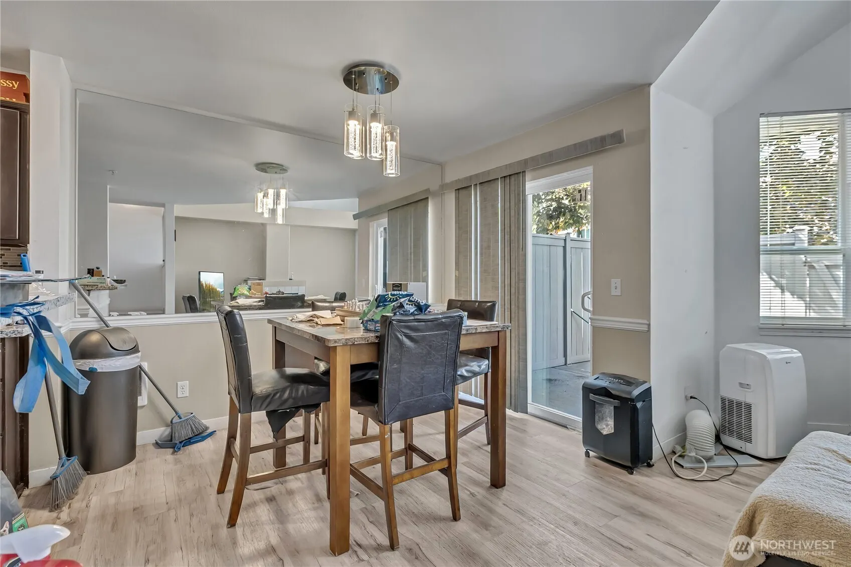6706 S 239th Place #E103, Kent, WA 98032
