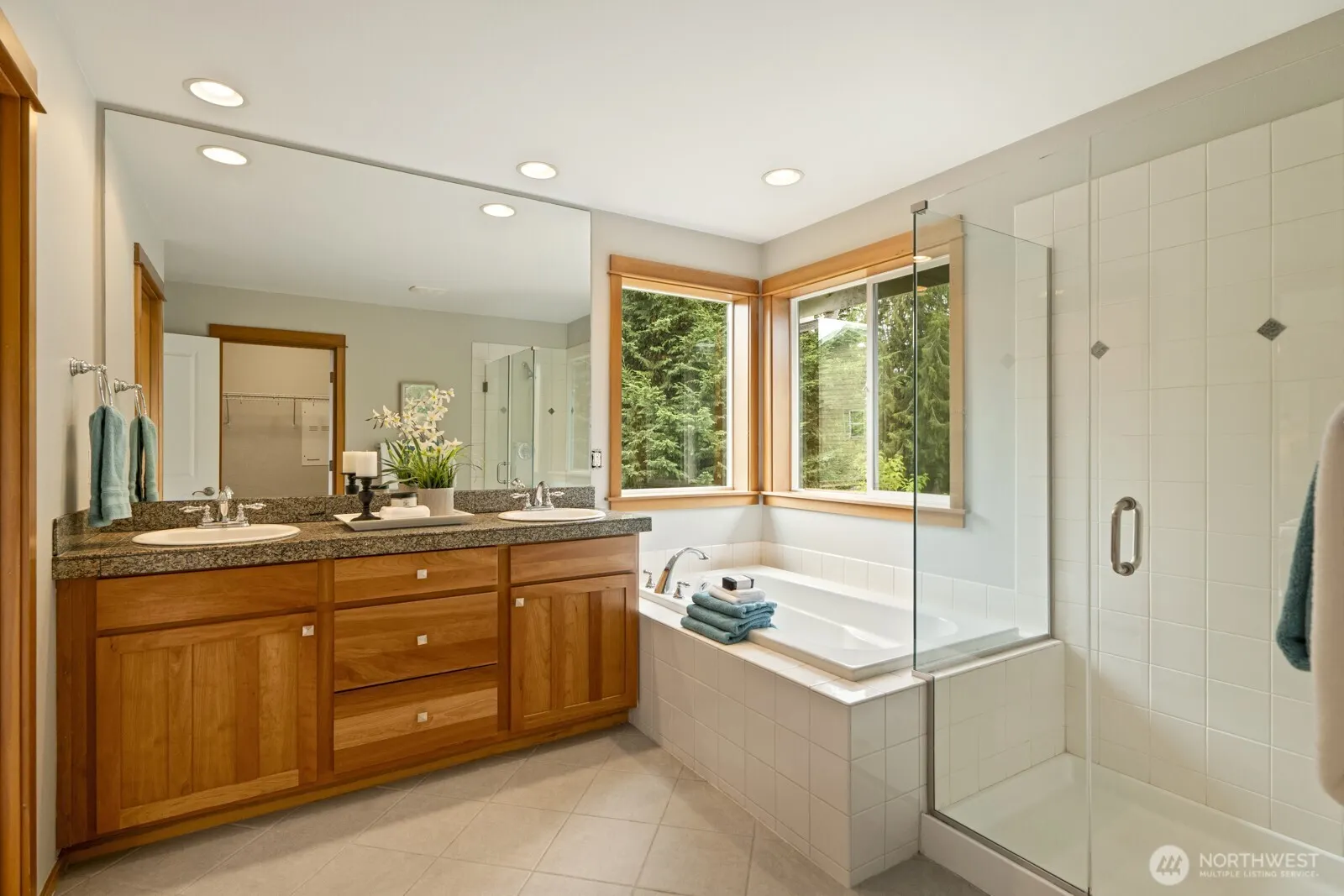 20027 10th Avenue W, Lynnwood, WA 98036