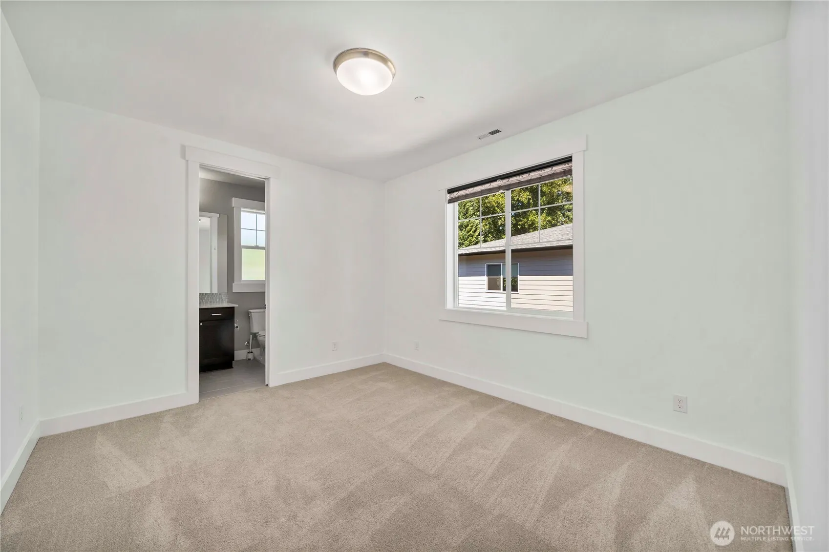 2005 105th Avenue NE, Bellevue, WA 98004