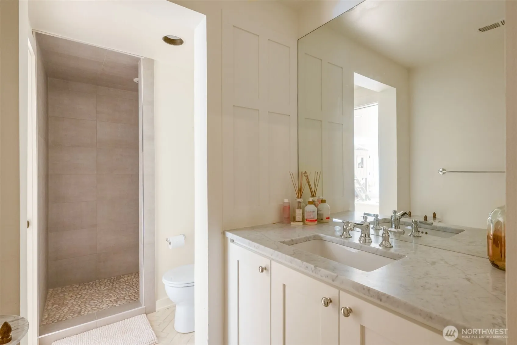 21819 SE 13th Place , Sammamish, WA 98075