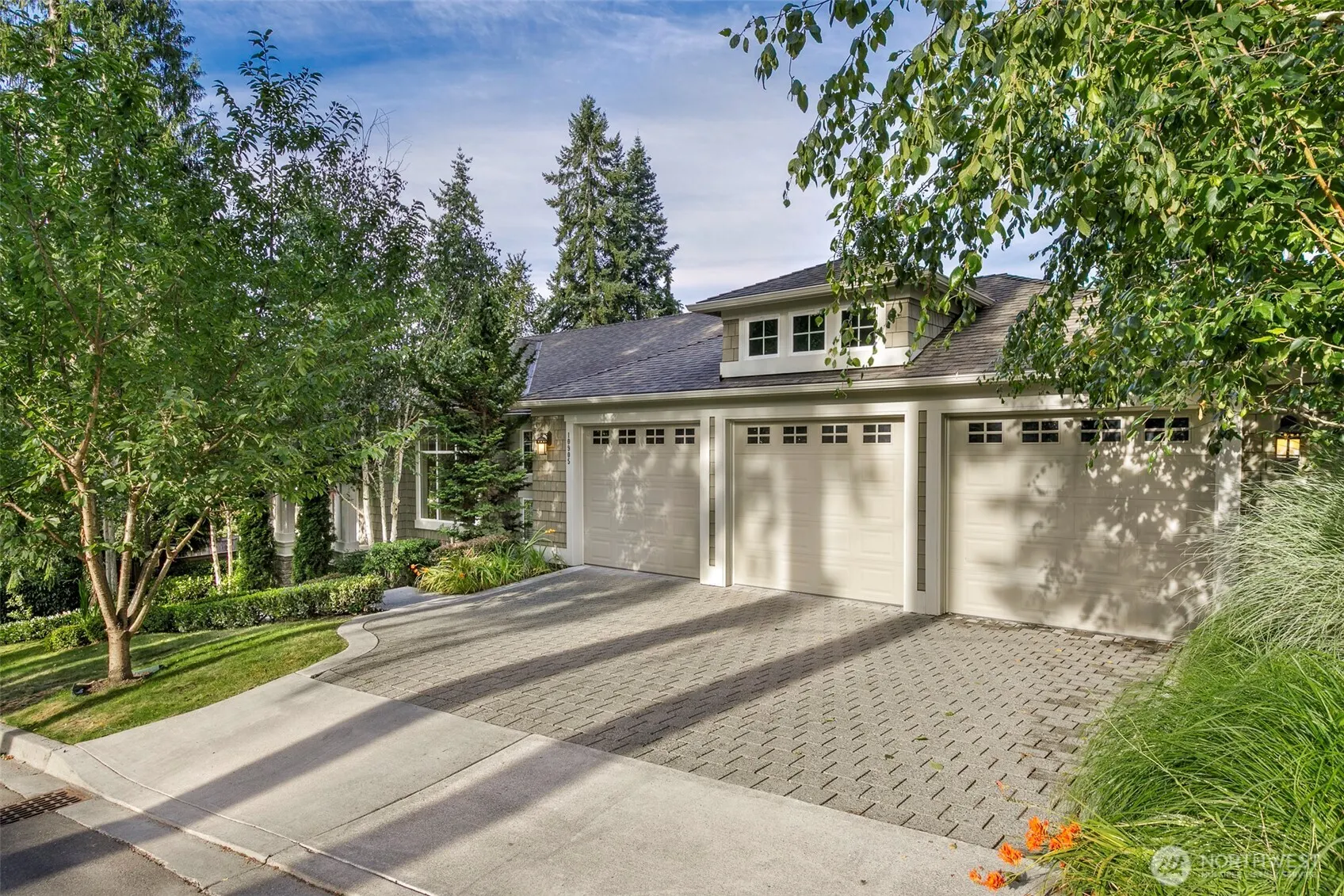 10905 102nd Avenue NE, Kirkland, WA 98033