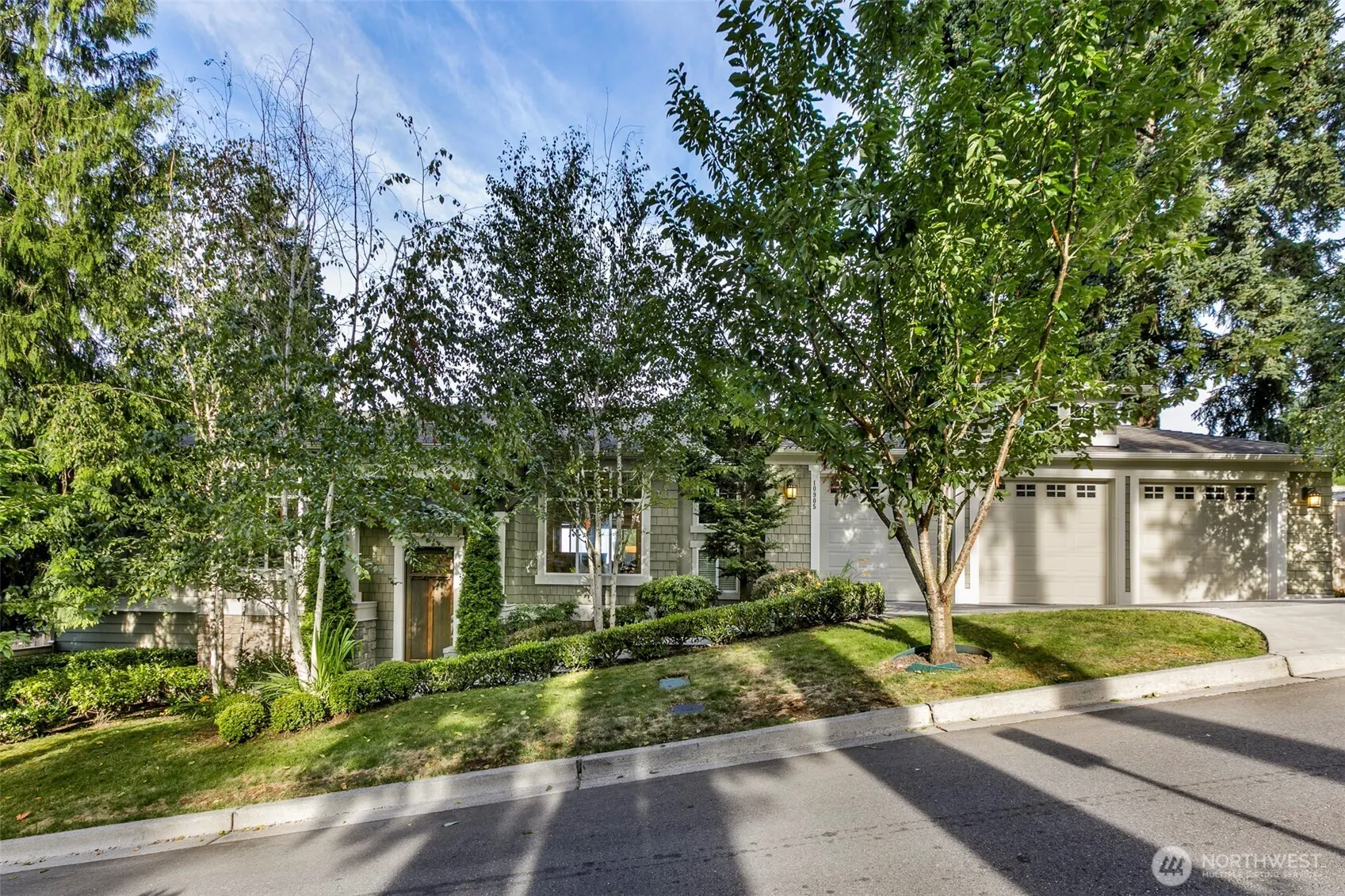 10905 102nd Avenue NE, Kirkland, WA 98033
