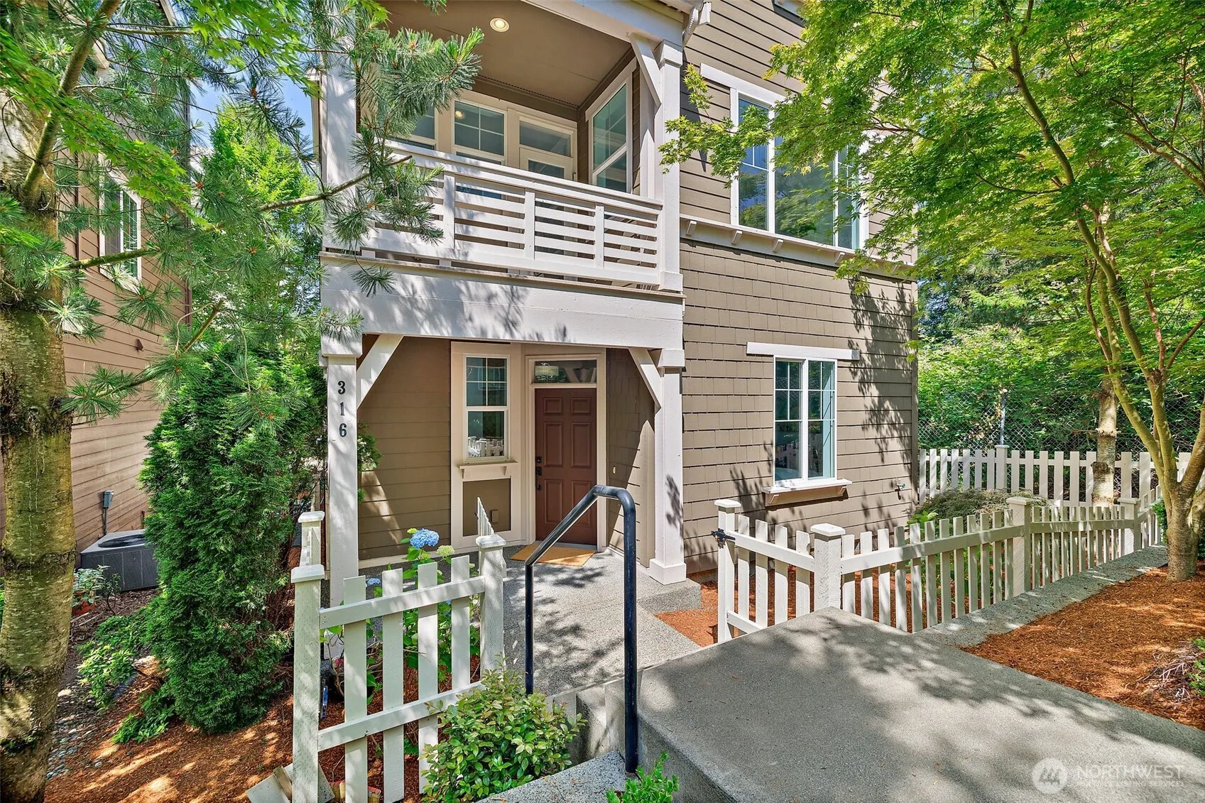 316 NE Eagle Way , Issaquah, WA 98029