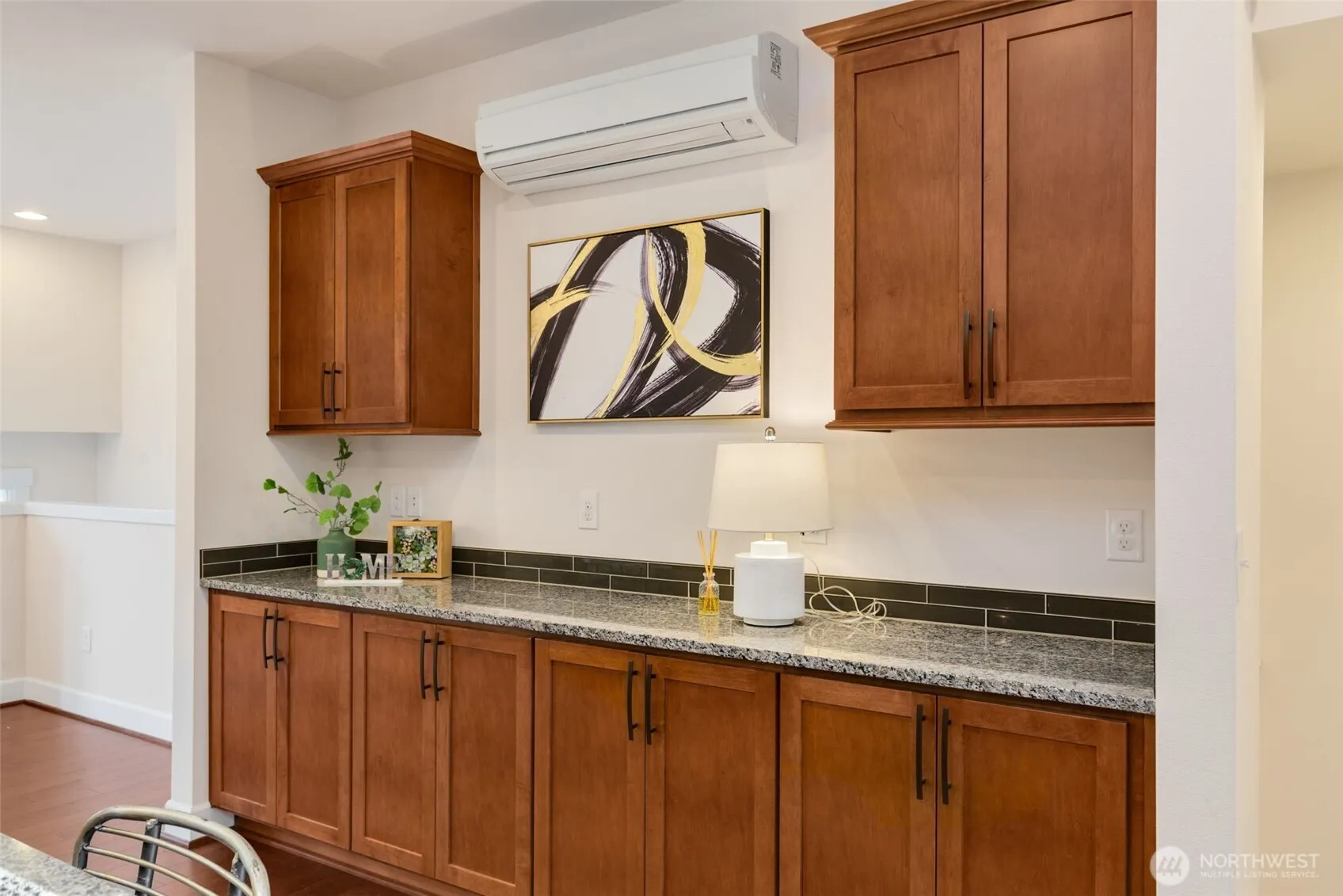 1087 10th Avenue NE, Issaquah, WA 98029